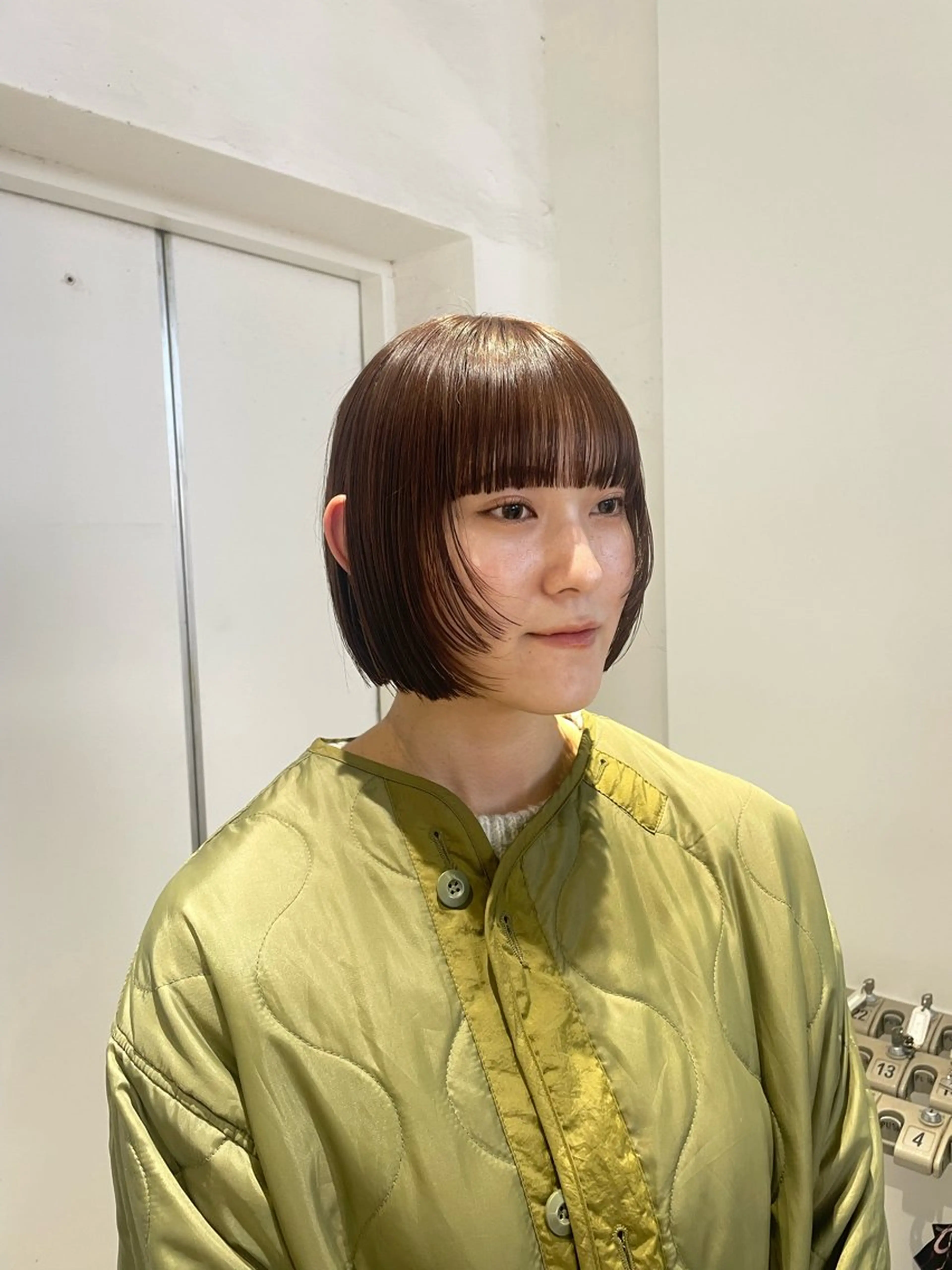 ショート カラー カット 🌟暖色系ハイトーン 🌟AIのヘアスタイル