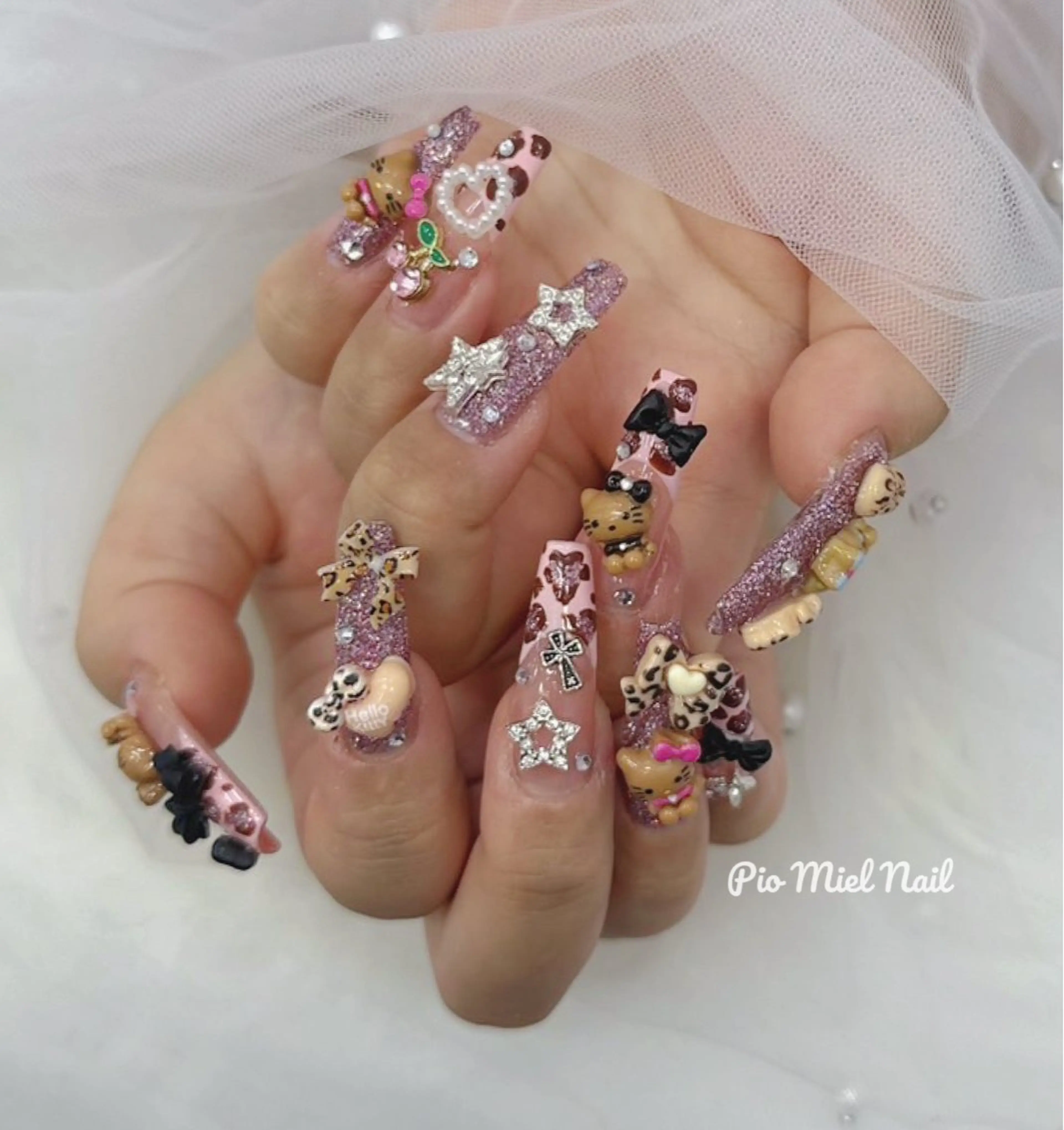 セミロング 韓国風ヘア ハンドネイル Pio Mielのネイルデザイン