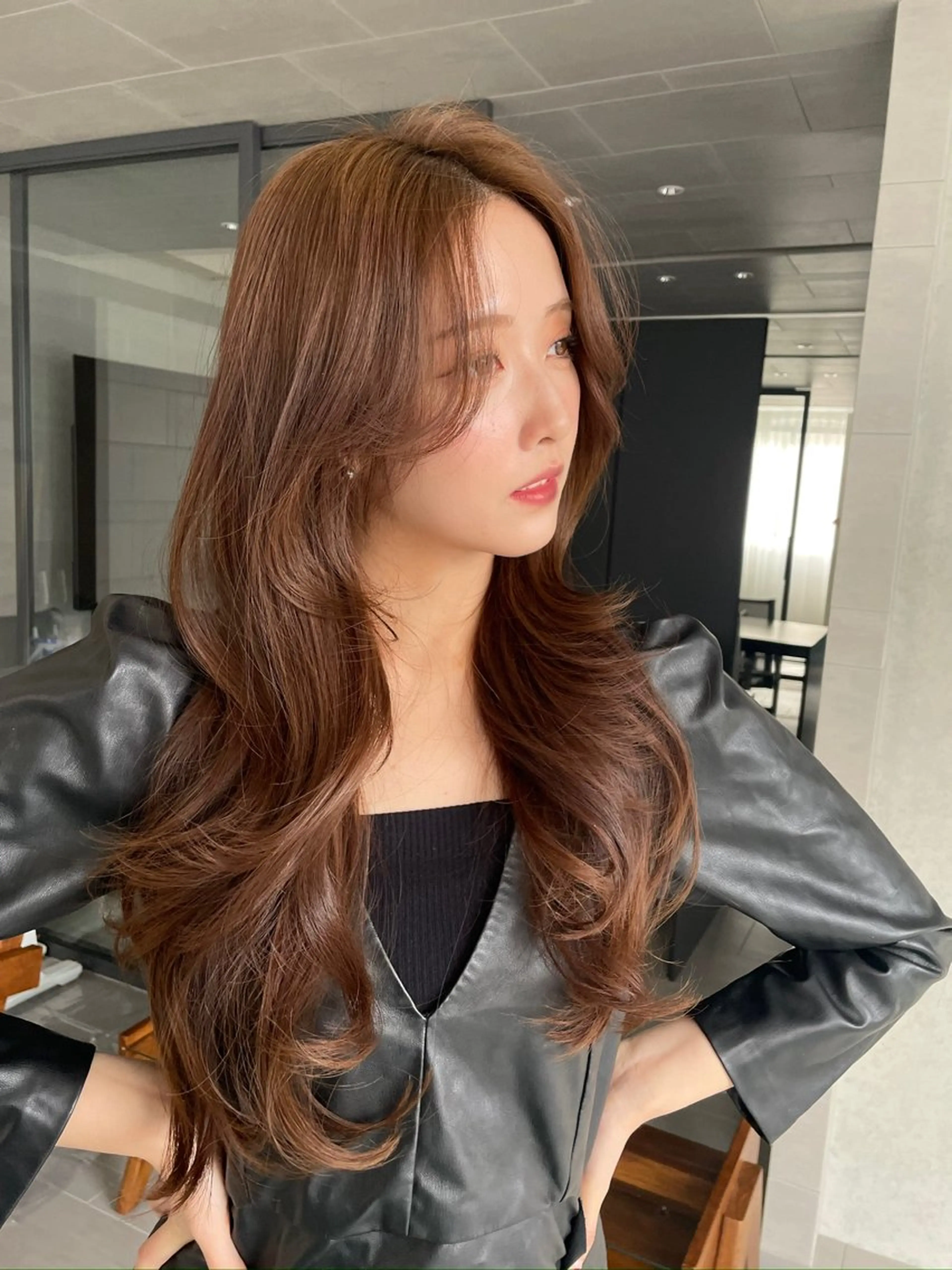 ロング カット ヘアカラー 韓国ヘア🇰🇷 YURIYAのヘアスタイル