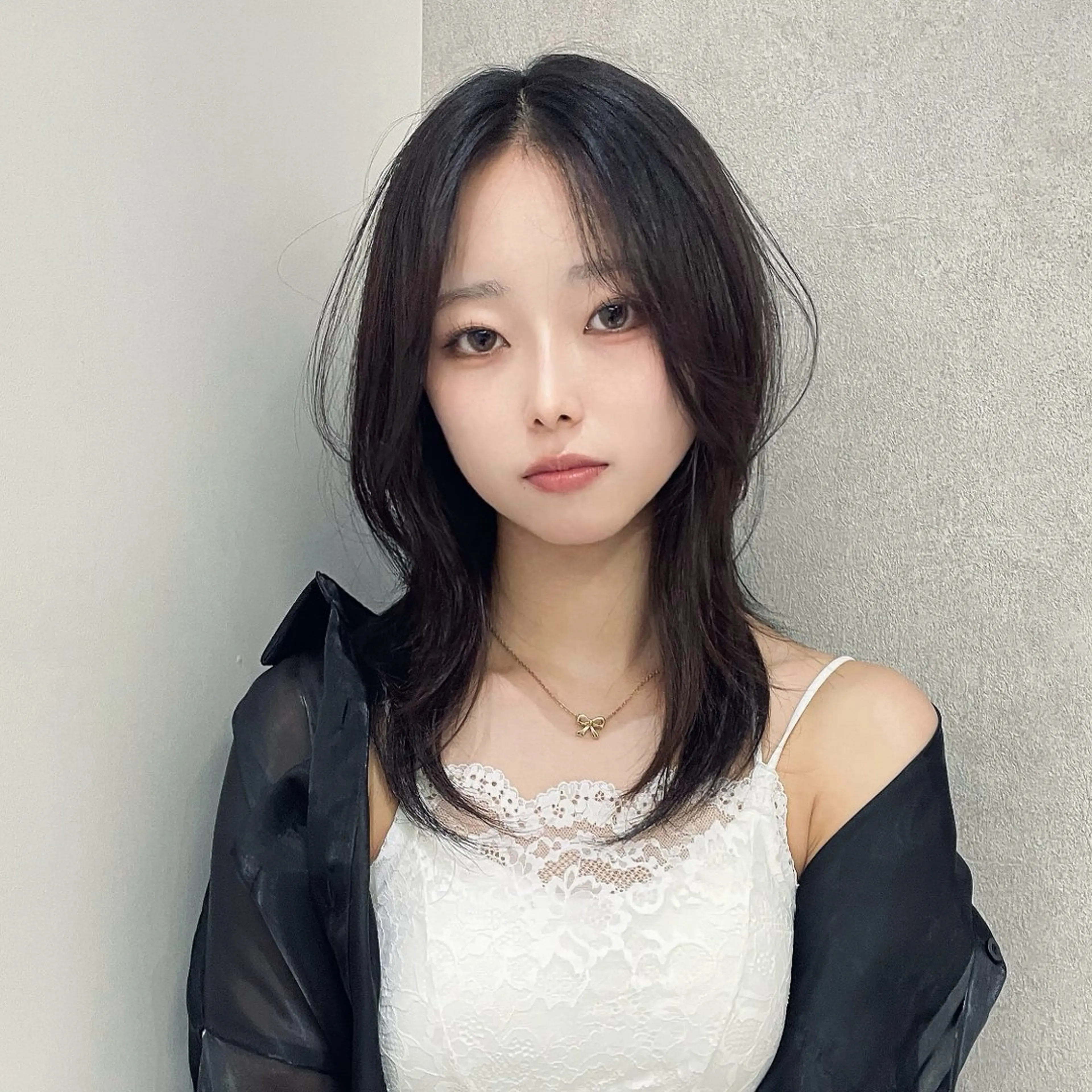 ミディアム カット ヘアカラー トリートメント ヘッドスパ ヘアセット ハッシュカット🖤 レイヤー/透けカラーのヘアスタイル