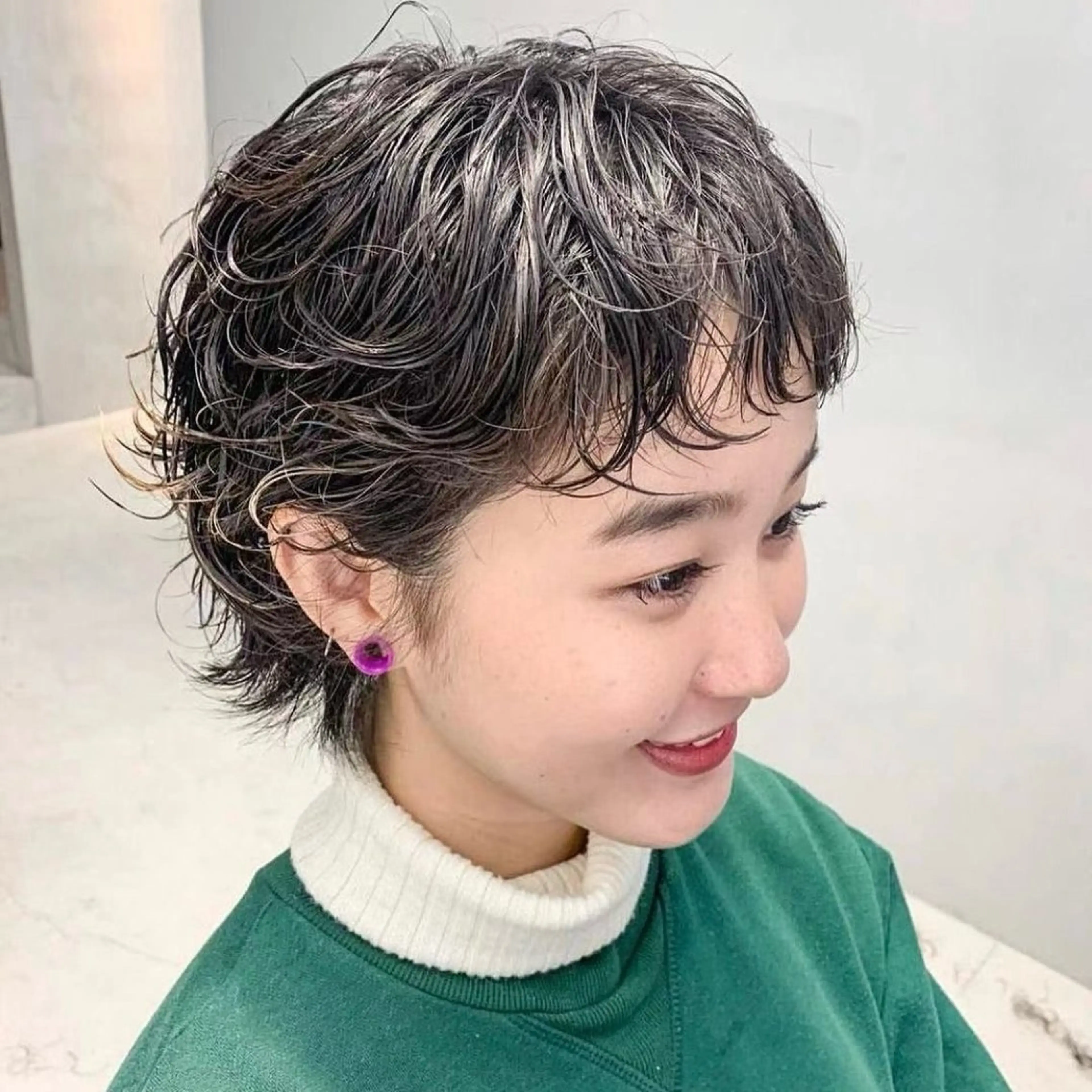 ショート カラー パーマ ショートヘア 🫧もも🫧 ／メンズ〜レディースのヘアスタイル