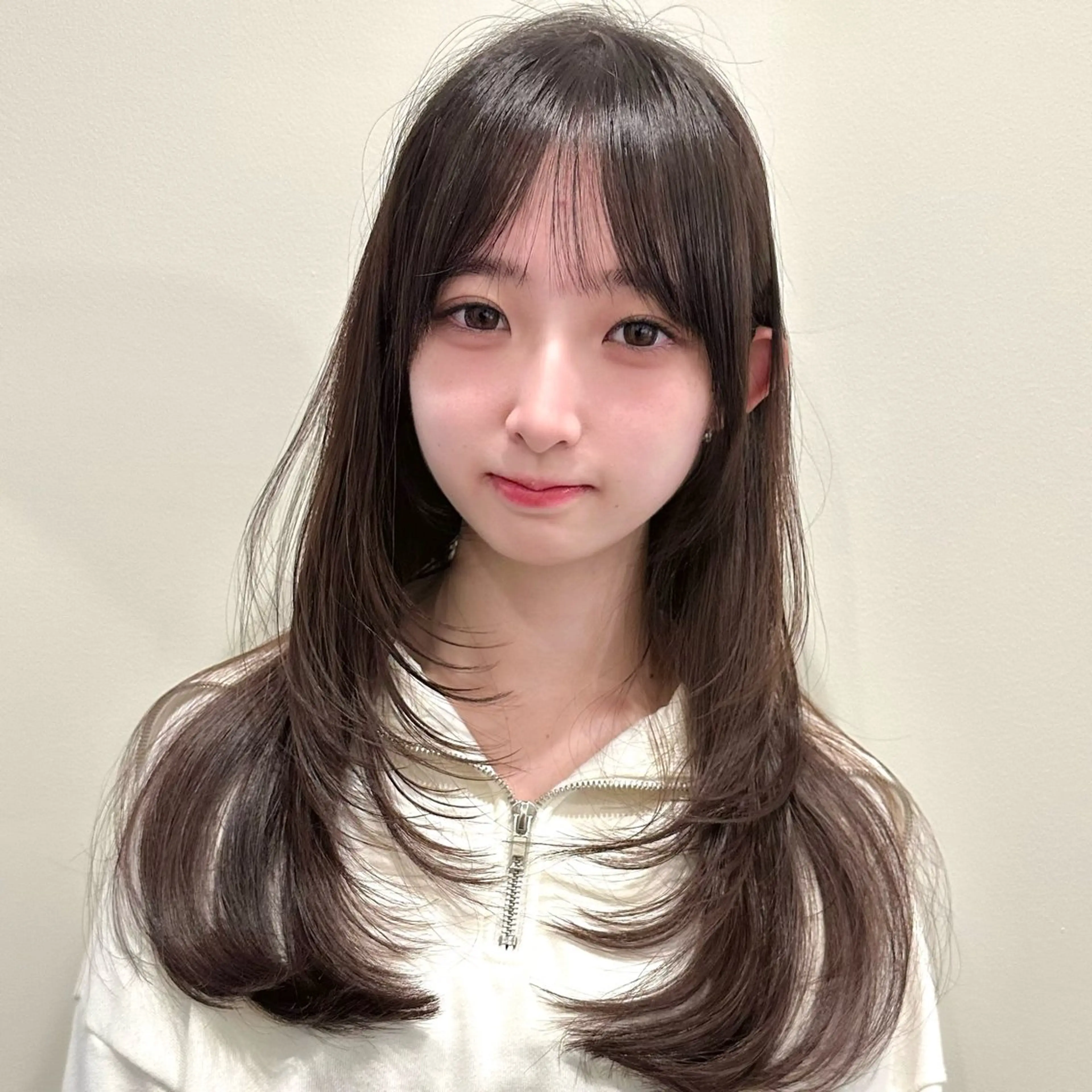 セミロング カット ヘアカラー 🌹ハッシュカット、 レイヤー韓国ヘア🌹のヘアスタイル