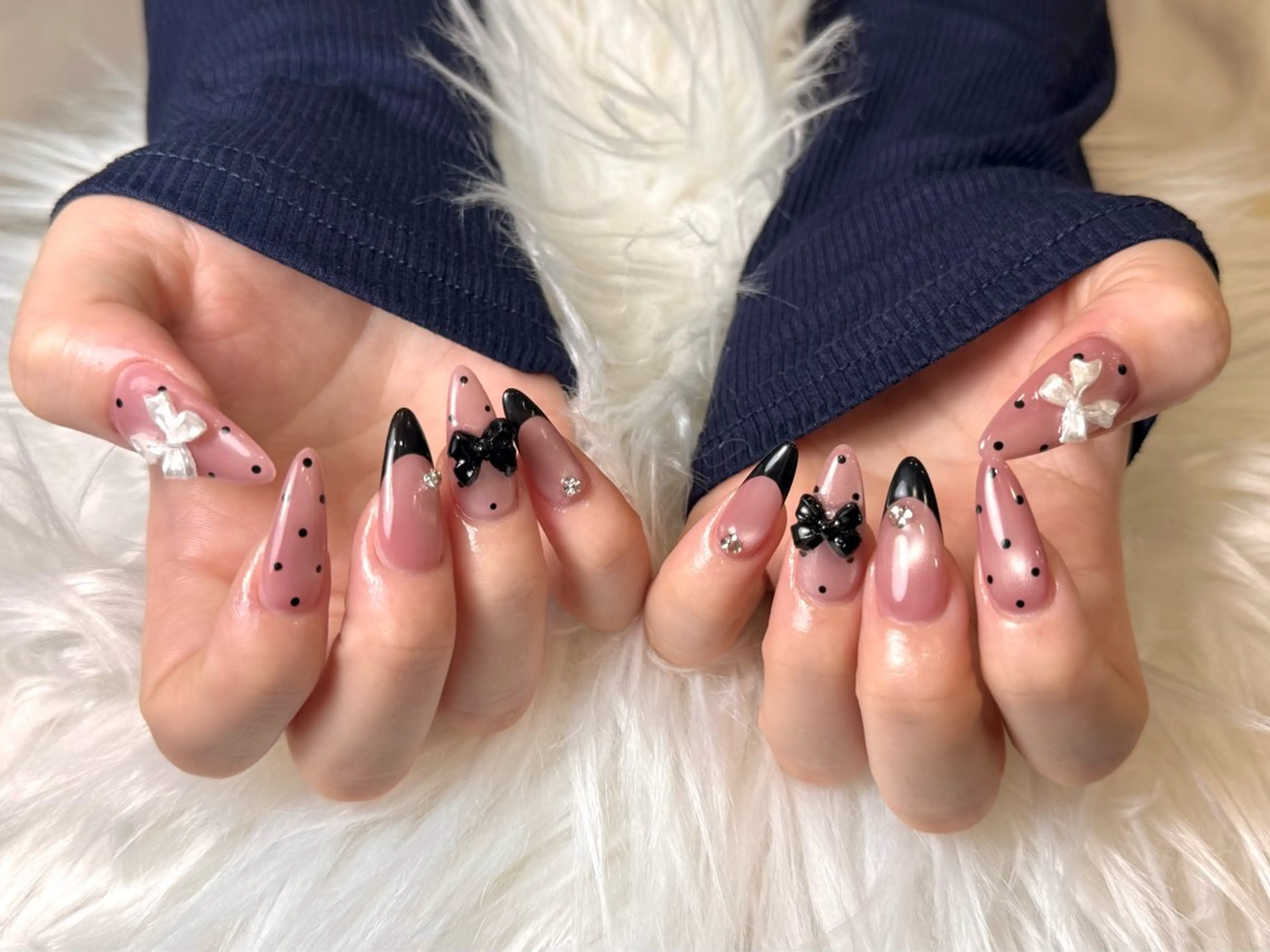 ネイル ドット フレンチネイル ジェルネイル ガーリー 韓国ネイル ハンドネイル チャ ミーのネイルデザイン