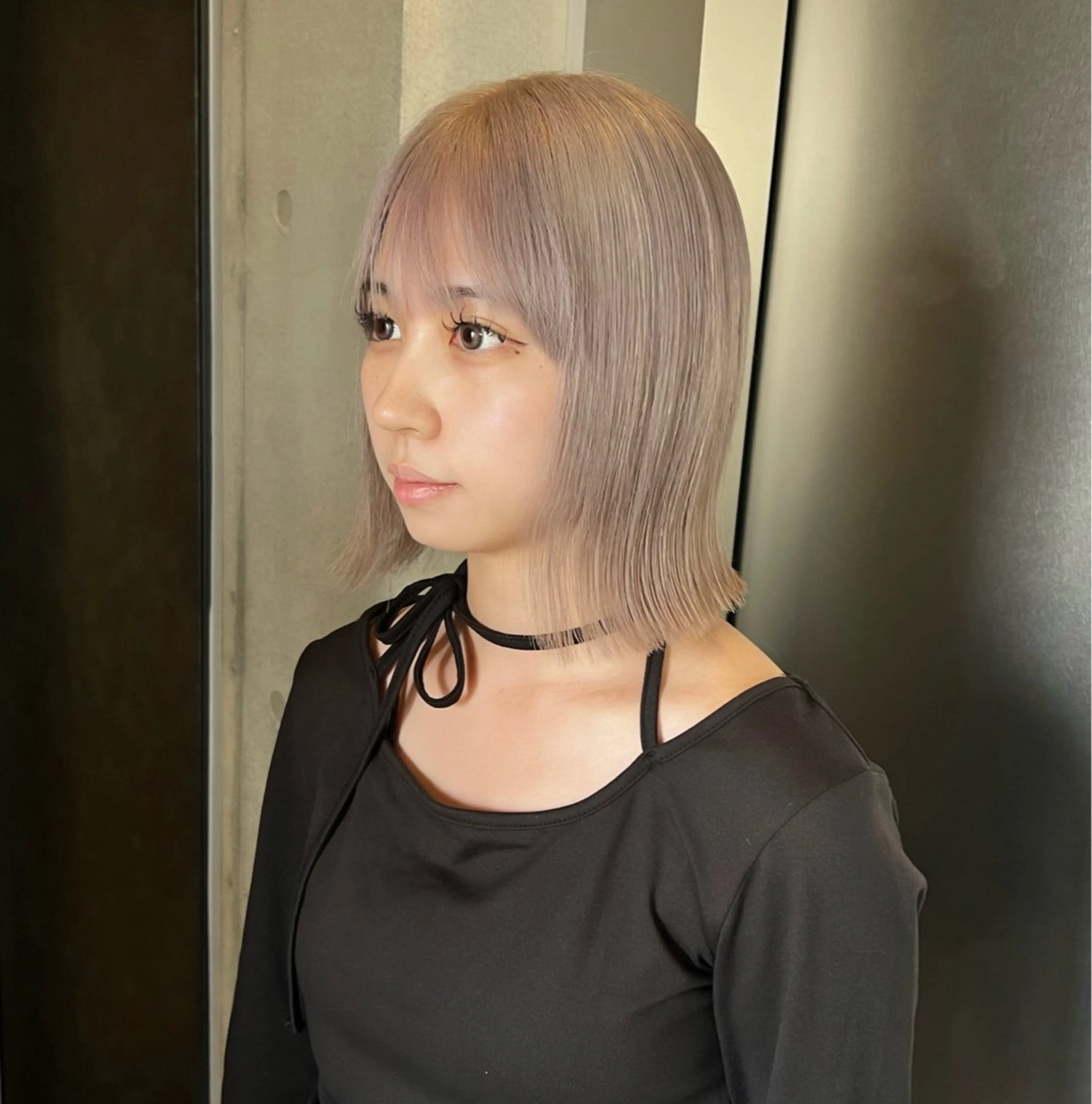 セミロング カラー ベージュカラー ハイトーンカラー ハイトーンベージュ カット ヘアカラー トリートメント ヘッドスパ 透明感/血色カラー/ 似合せレイヤー/ゆいのヘアスタイル