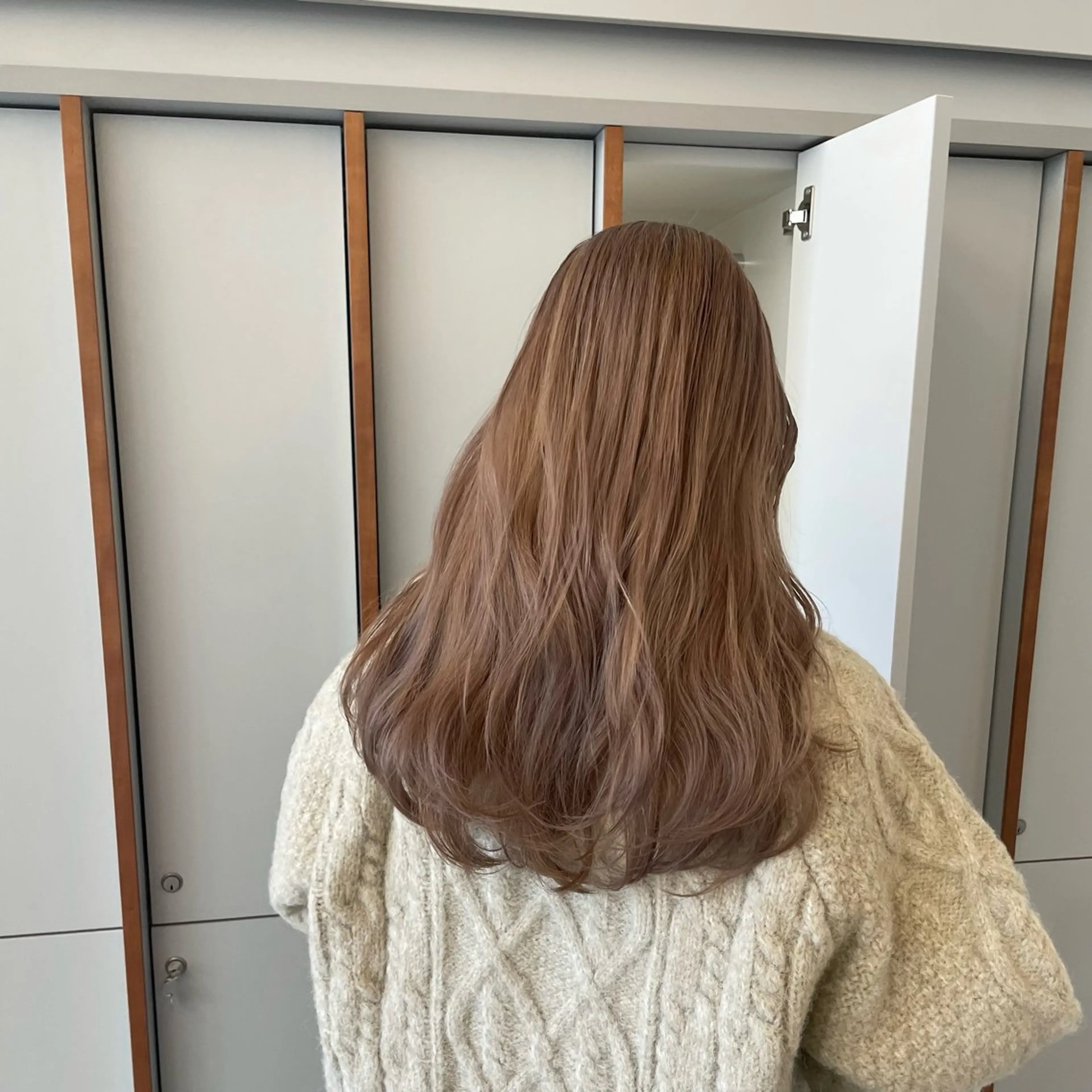 ロング カラー ベージュカラー ブリーチ 透明感カラー ダブルカラー ミルクティーベージュ ヘアカラー トリートメント ブリーチ/レイヤー 🌻Mutsumiのヘアスタイル