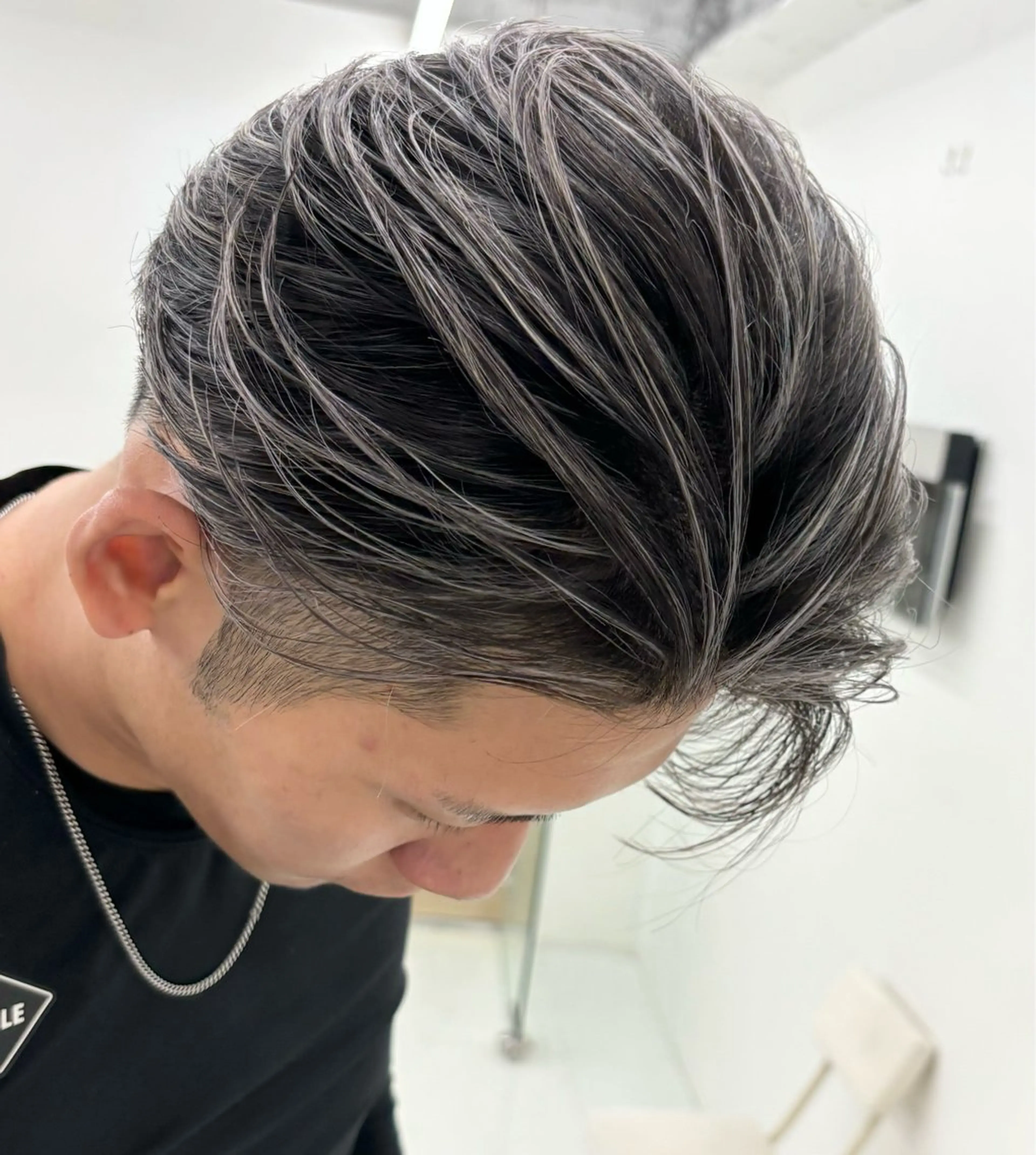 ミディアム カラー メンズ era2d所属・マコト/心斎橋 メンズ専門店のヘアスタイル