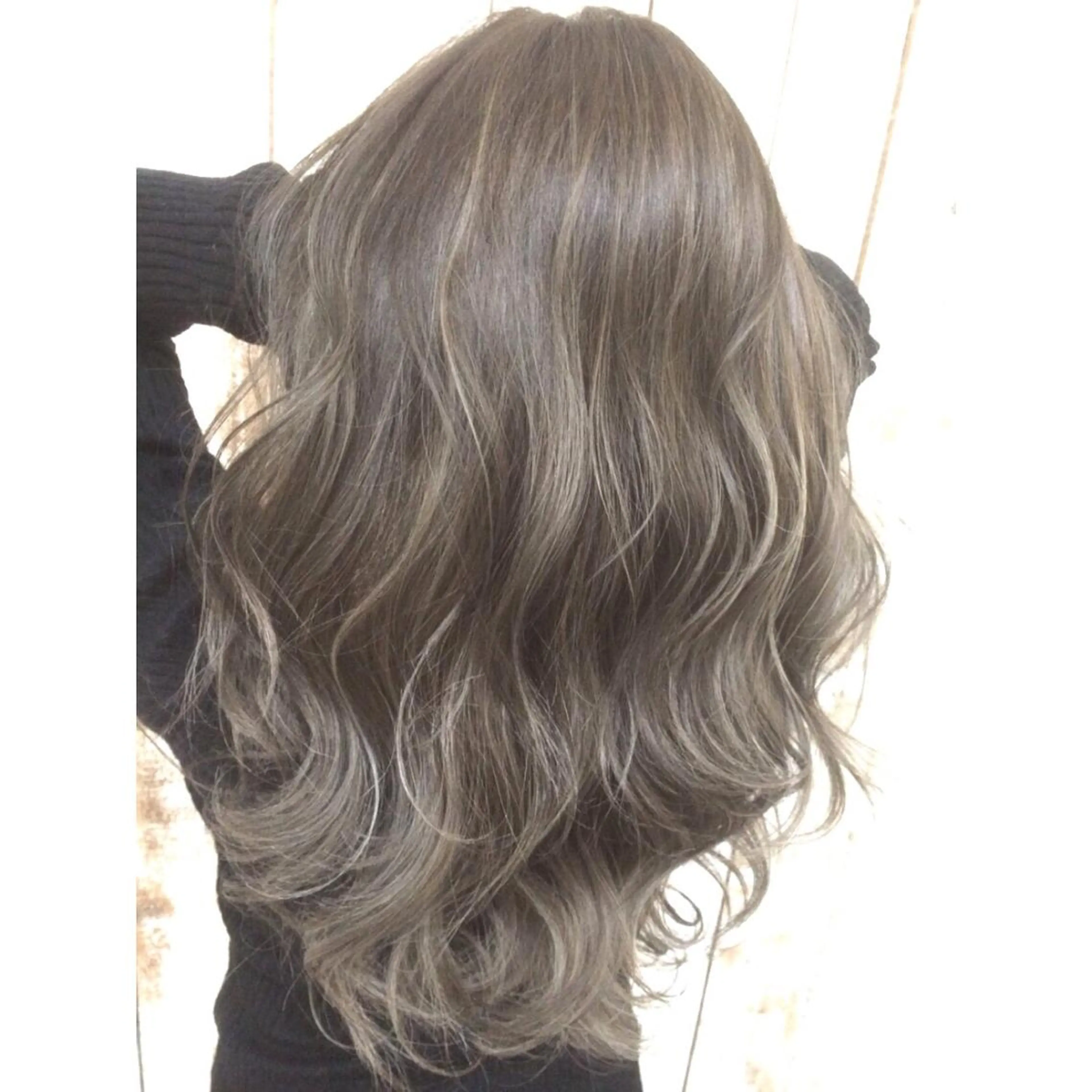 ロング カラー ベージュカラー ヘアカラー トリートメント 井上 一平のヘアスタイル