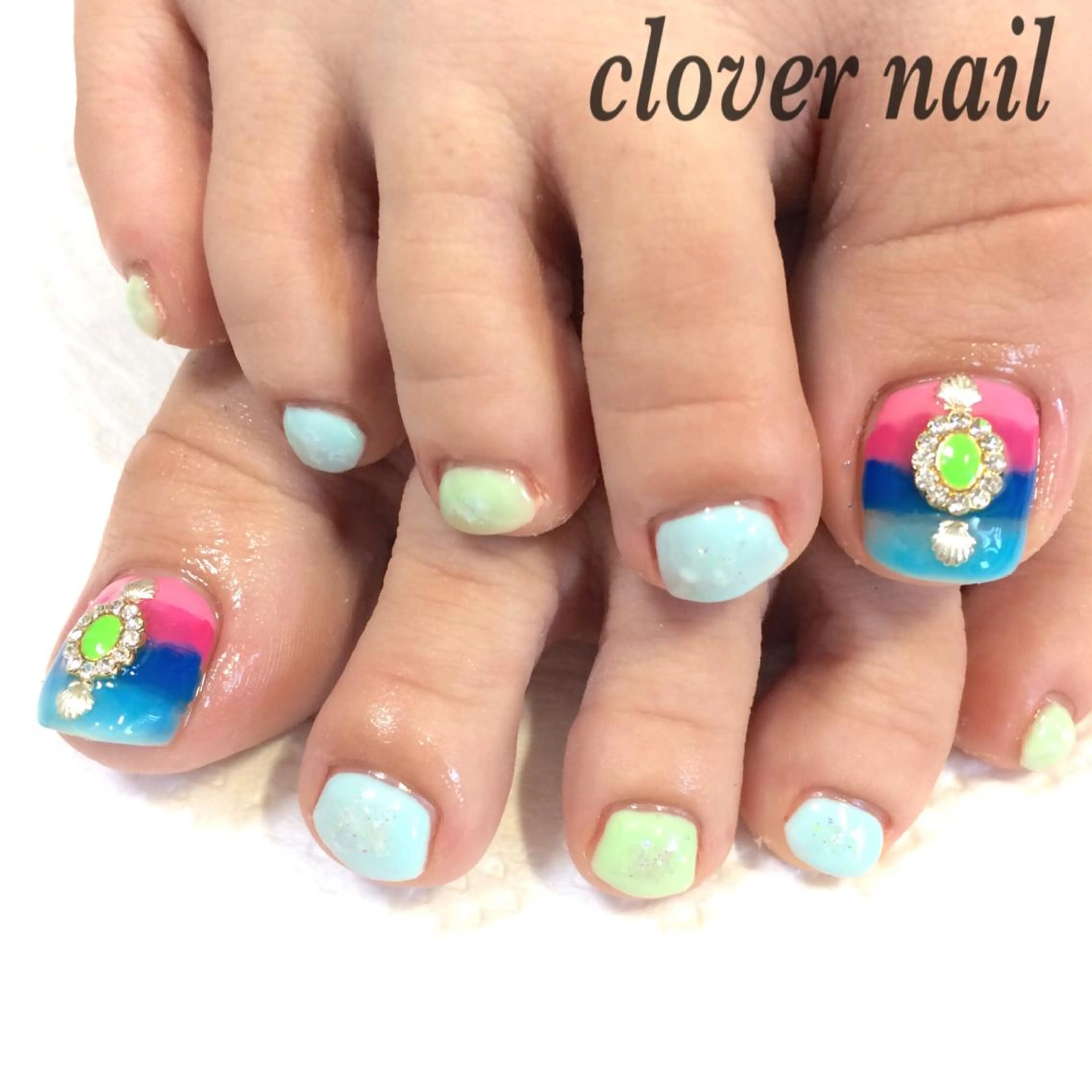 ネイル フットネイル clover nailのネイルデザイン