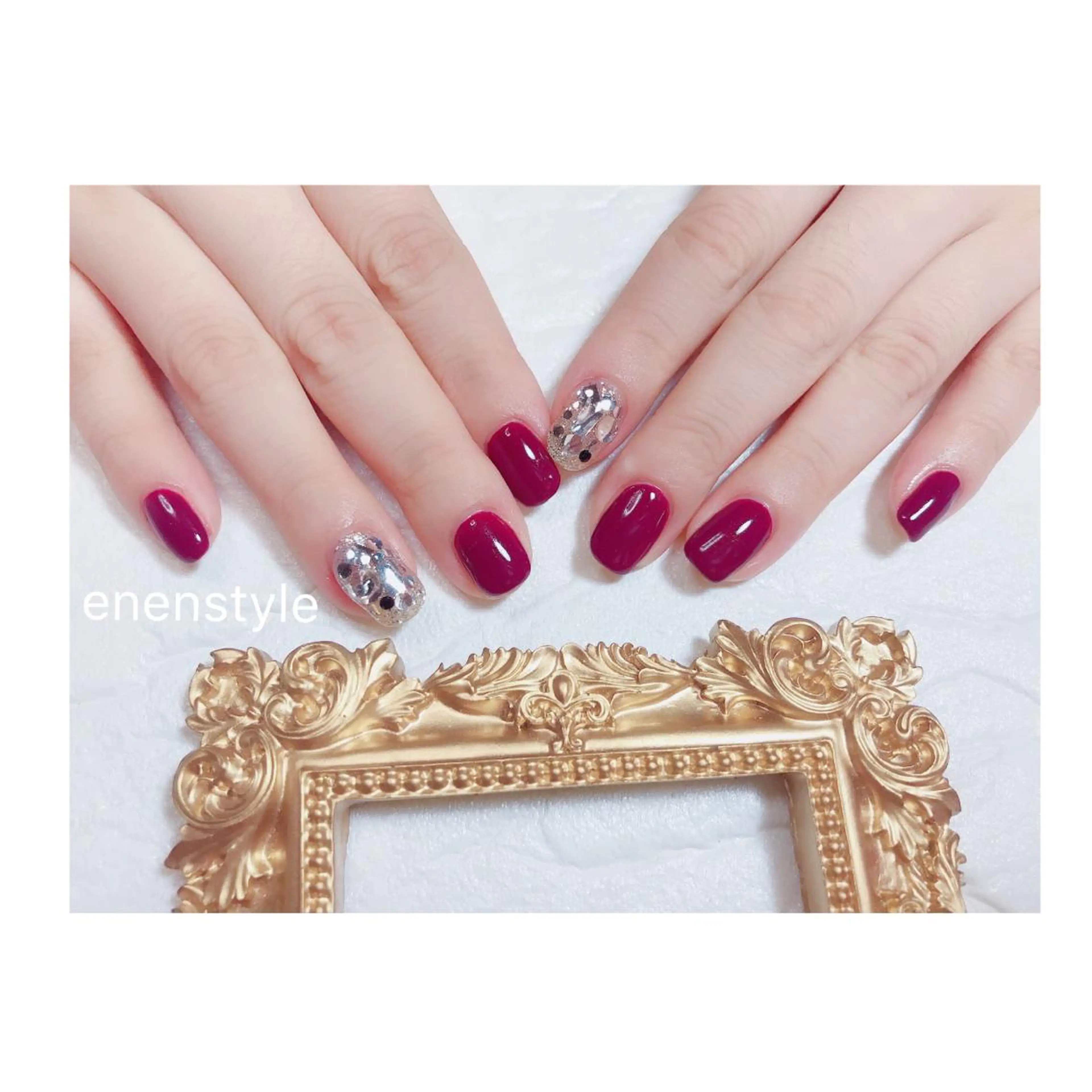 ショート ネイル ジェルネイル ニュアンスネイル オフィスネイル ワンカラーネイル 赤色 👑enen style👑のネイルデザイン