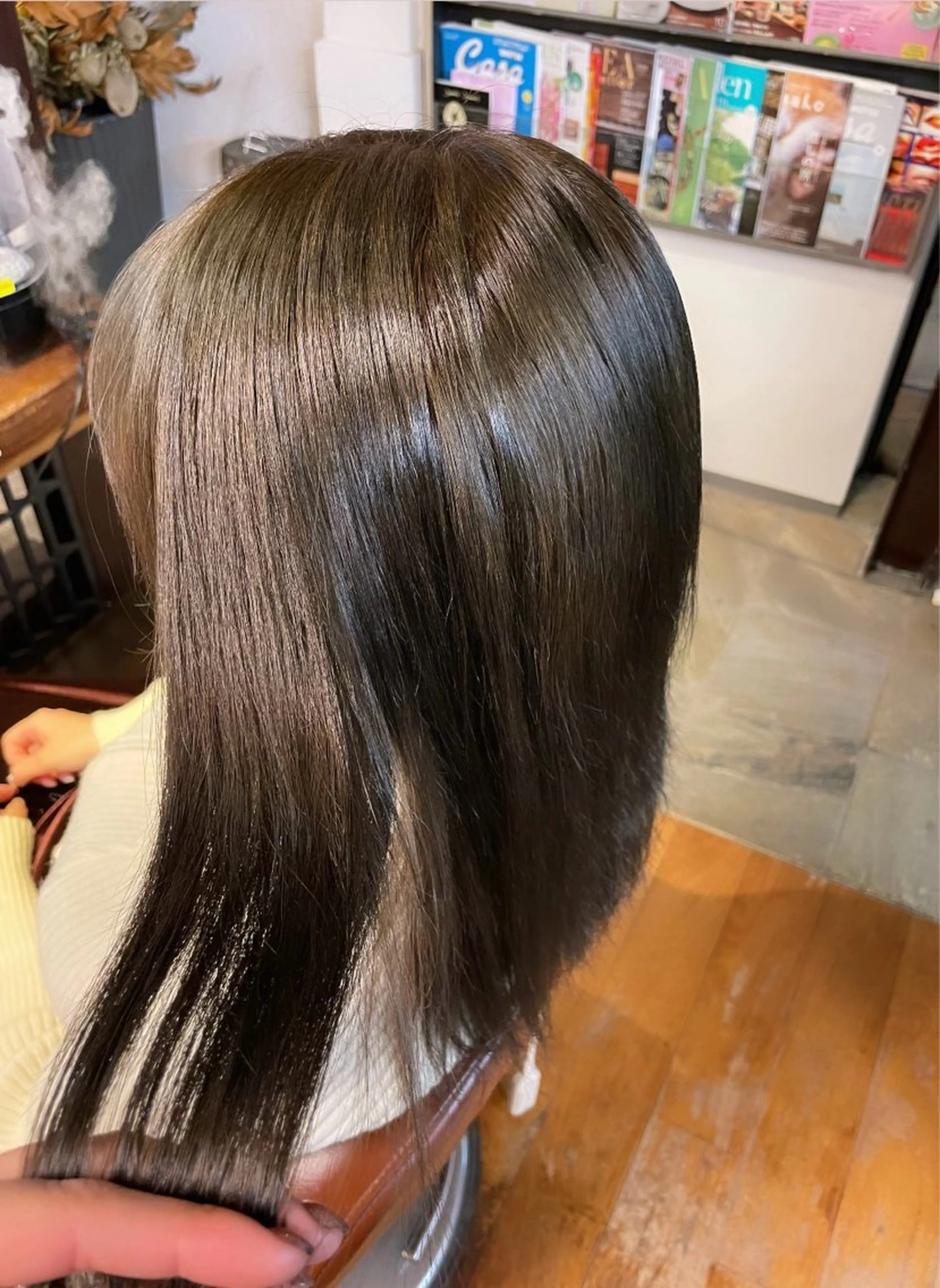 ミディアム カラー ベージュカラー 透明感カラー オリーブベージュ ayaka |トレンドヘアのヘアスタイル