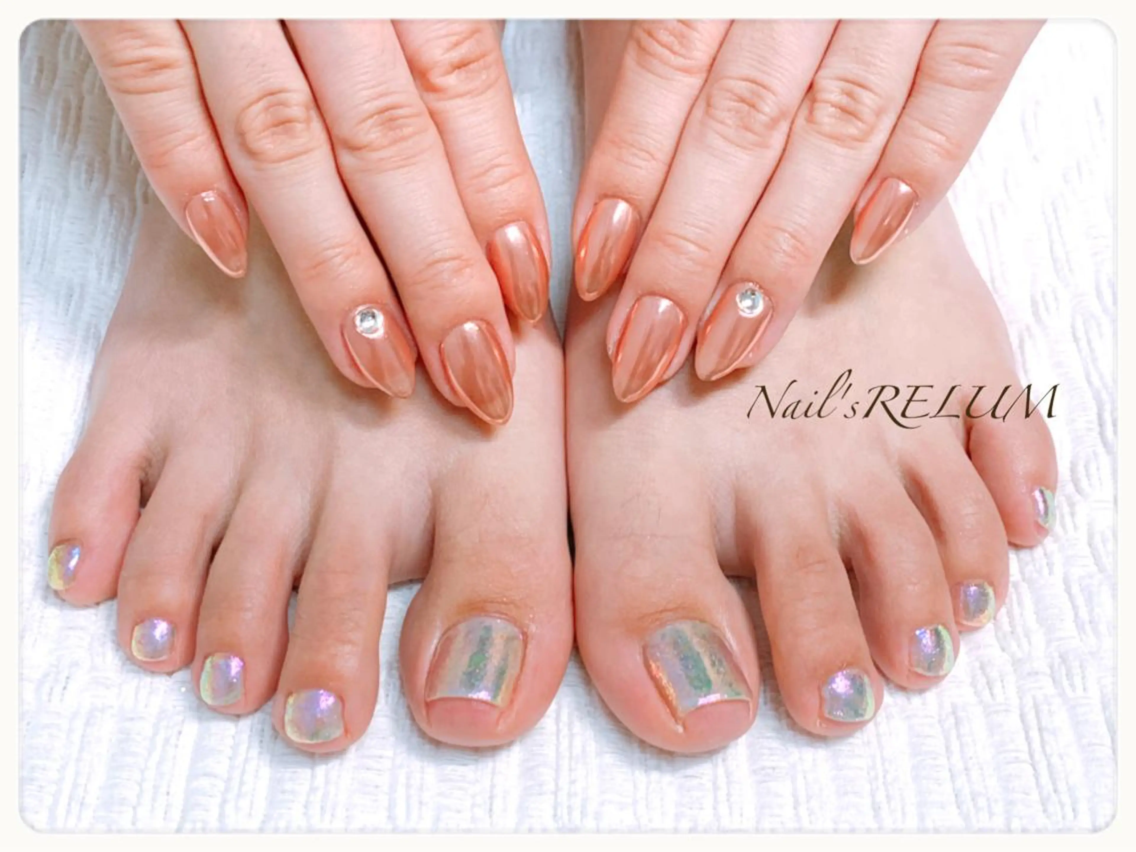 ネイル オーロラネイル フットネイル ミラーネイル THECOLORS所属・近貞 莉奈のネイルデザイン