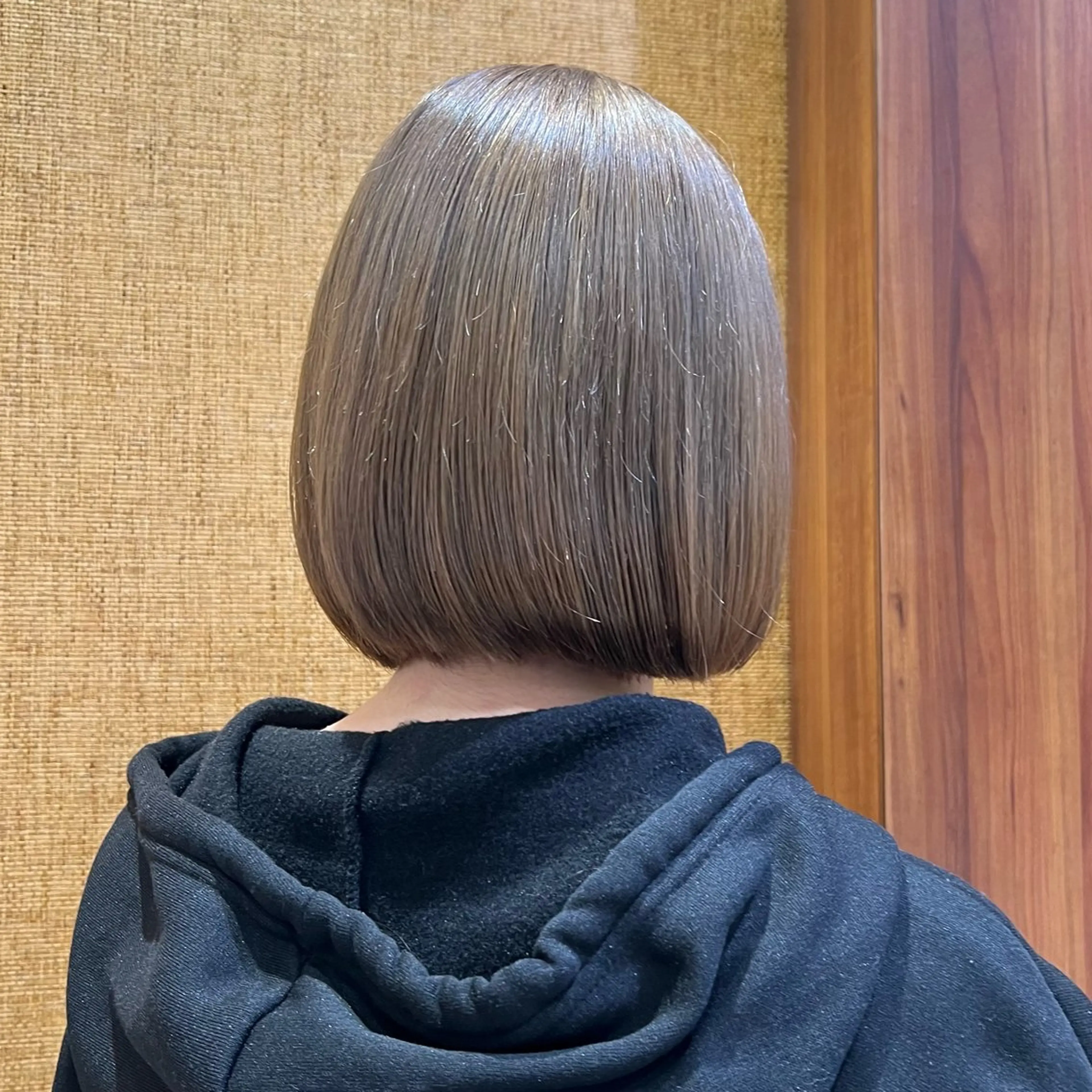 ショート カラー hina 🛋️ブリーチカラーのヘアスタイル