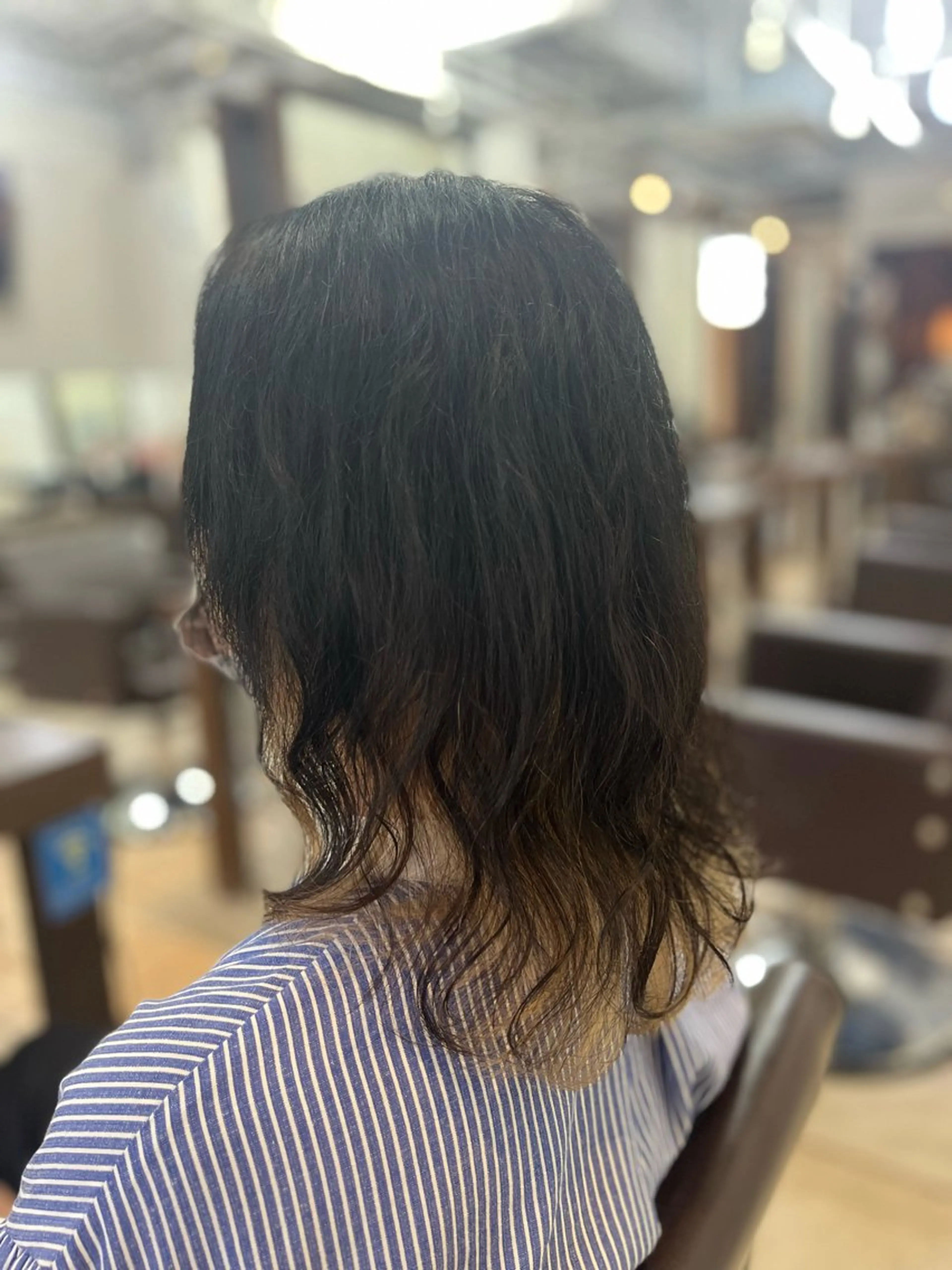 セミロング カラー ブリーチ 抜きっぱなしブロンド カット ヘアカラー カ レラのヘアスタイル