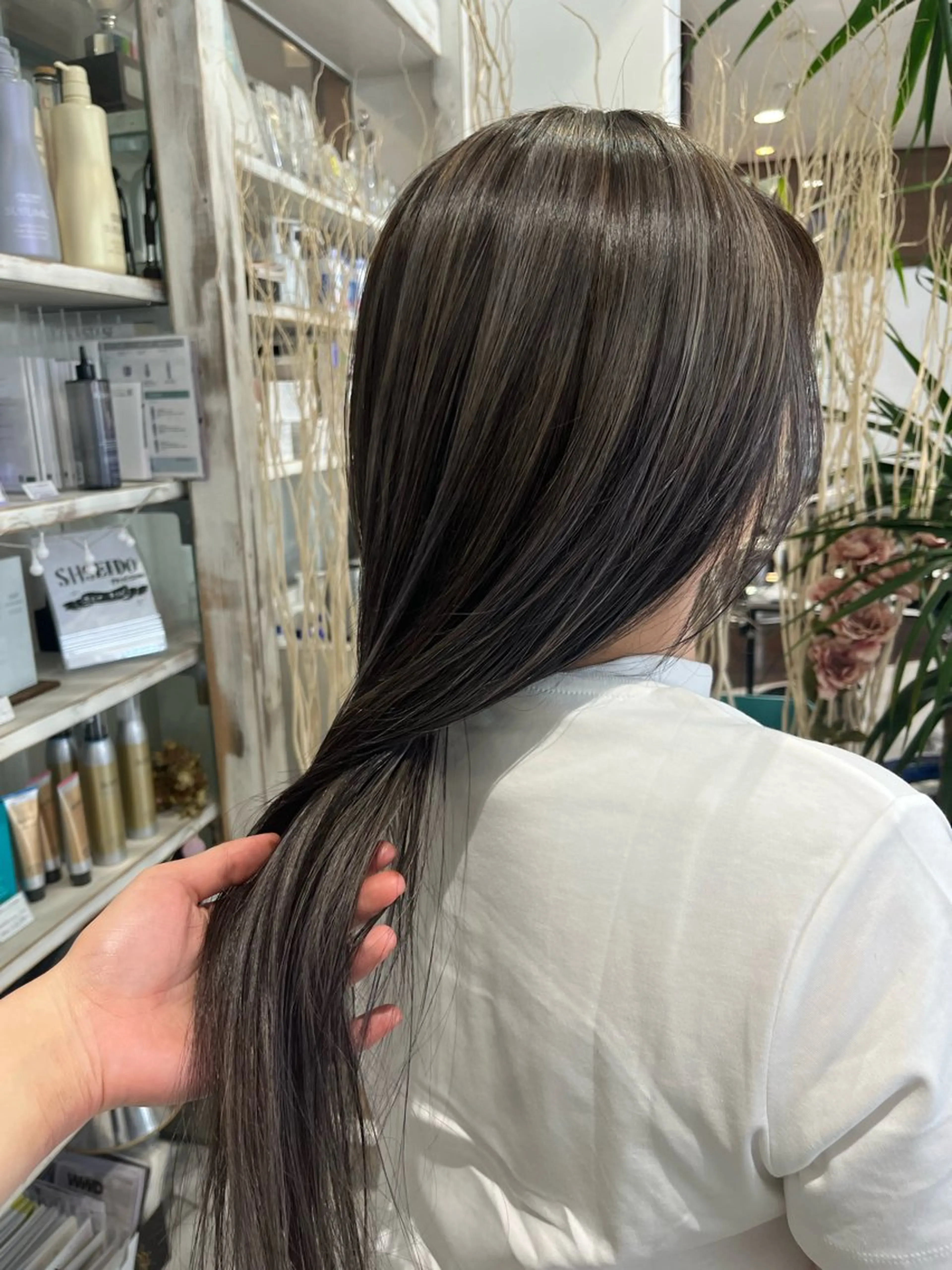 ロング ハイライト ベージュカラー/ いぢちるみのヘアスタイル