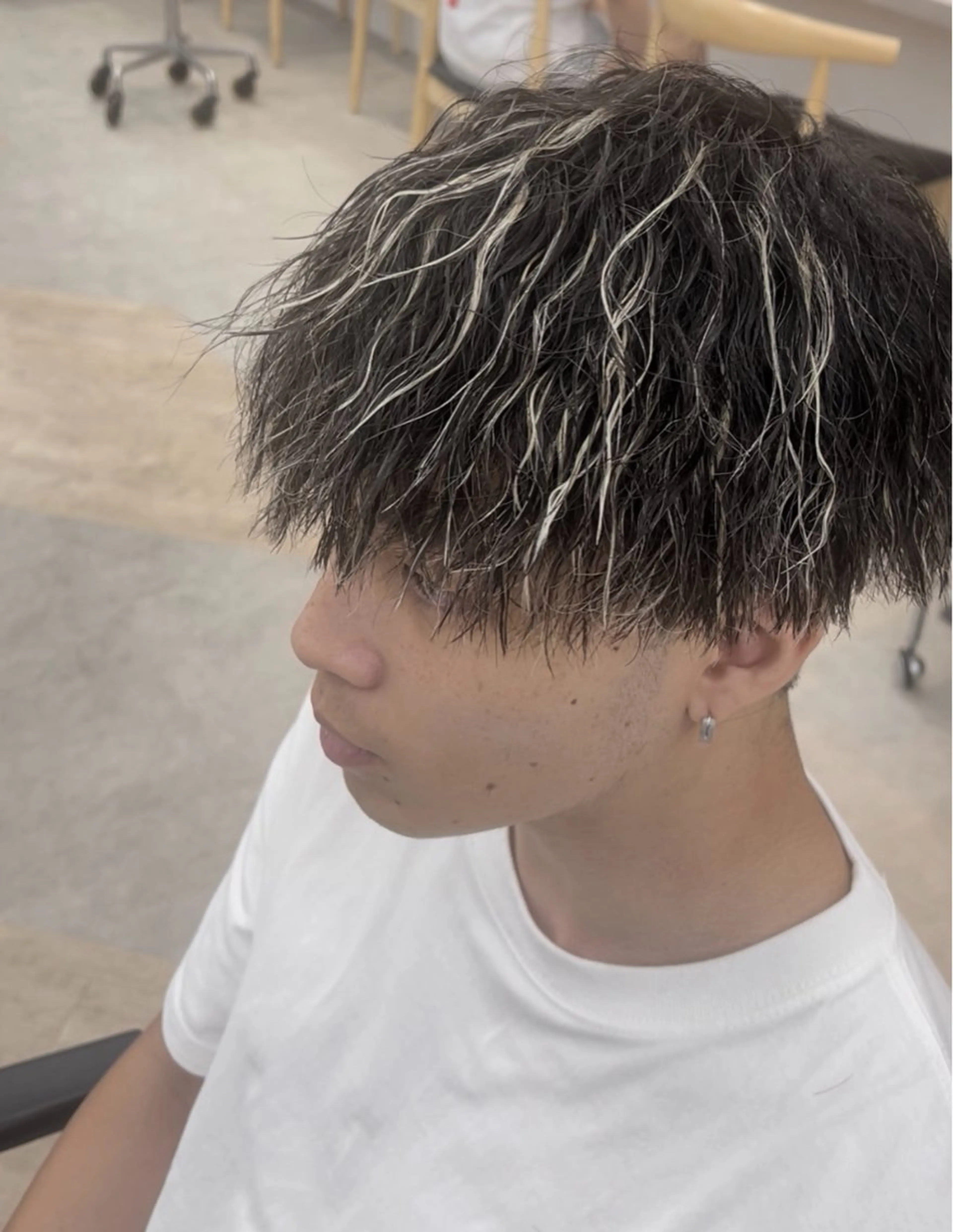 カラー パーマ メンズ メンズハイライト メンズパーマ メンズツイストパーマ ハイライトカラー ツイストパーマ カット ヘアカラー パーマ トリートメント 👑メンズパーマ屋 👑/栄/馬場斗生のヘアスタイル