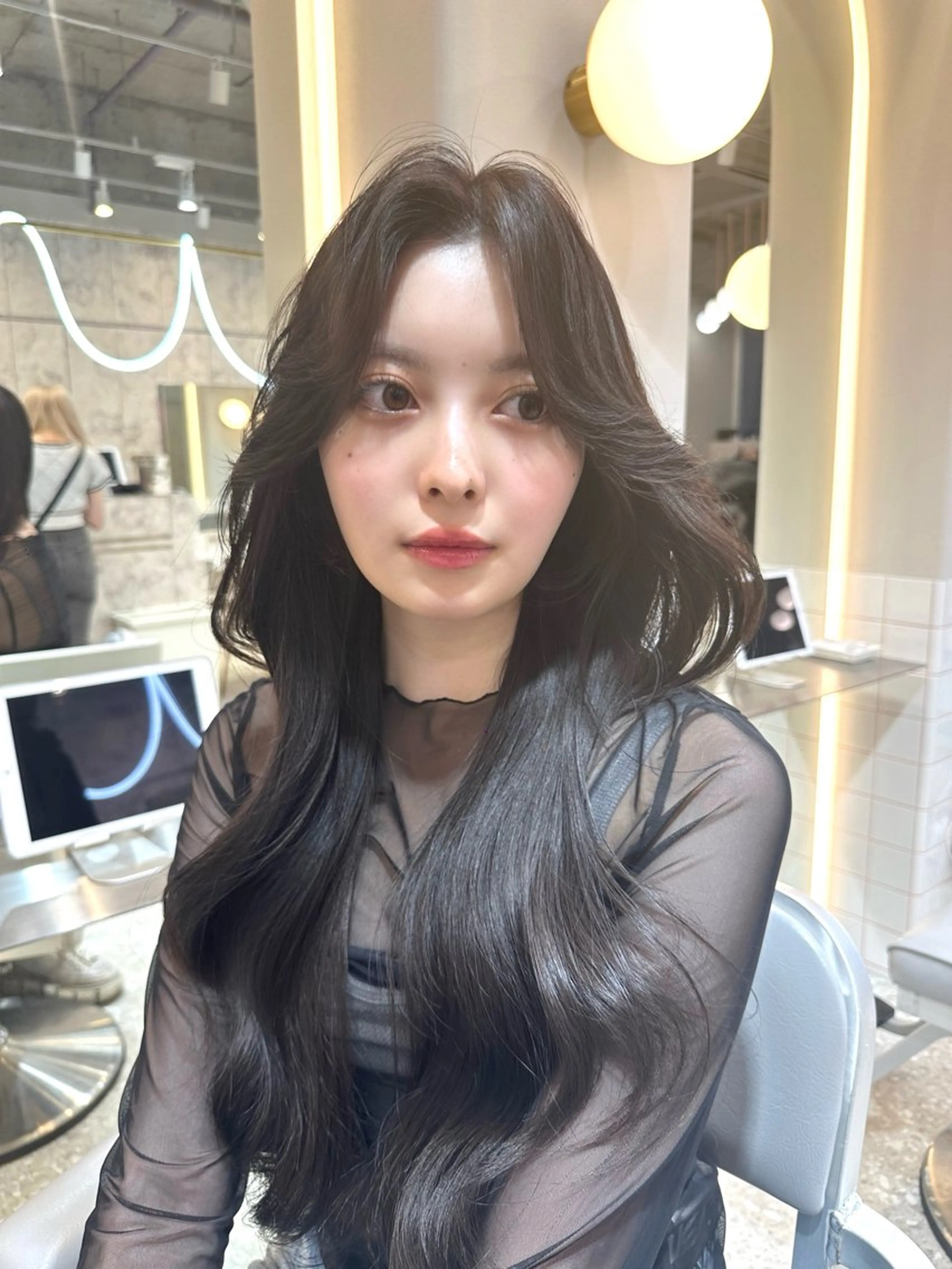 ロング カラー ケアカラー 透明感カラー グレージュ オリーブグレージュ オリーブグレー カット ヘアカラー トリートメント ヘッドスパ ヘアセット 新宿/韓国レイヤー 髪質改善カラー/角所のヘアスタイル