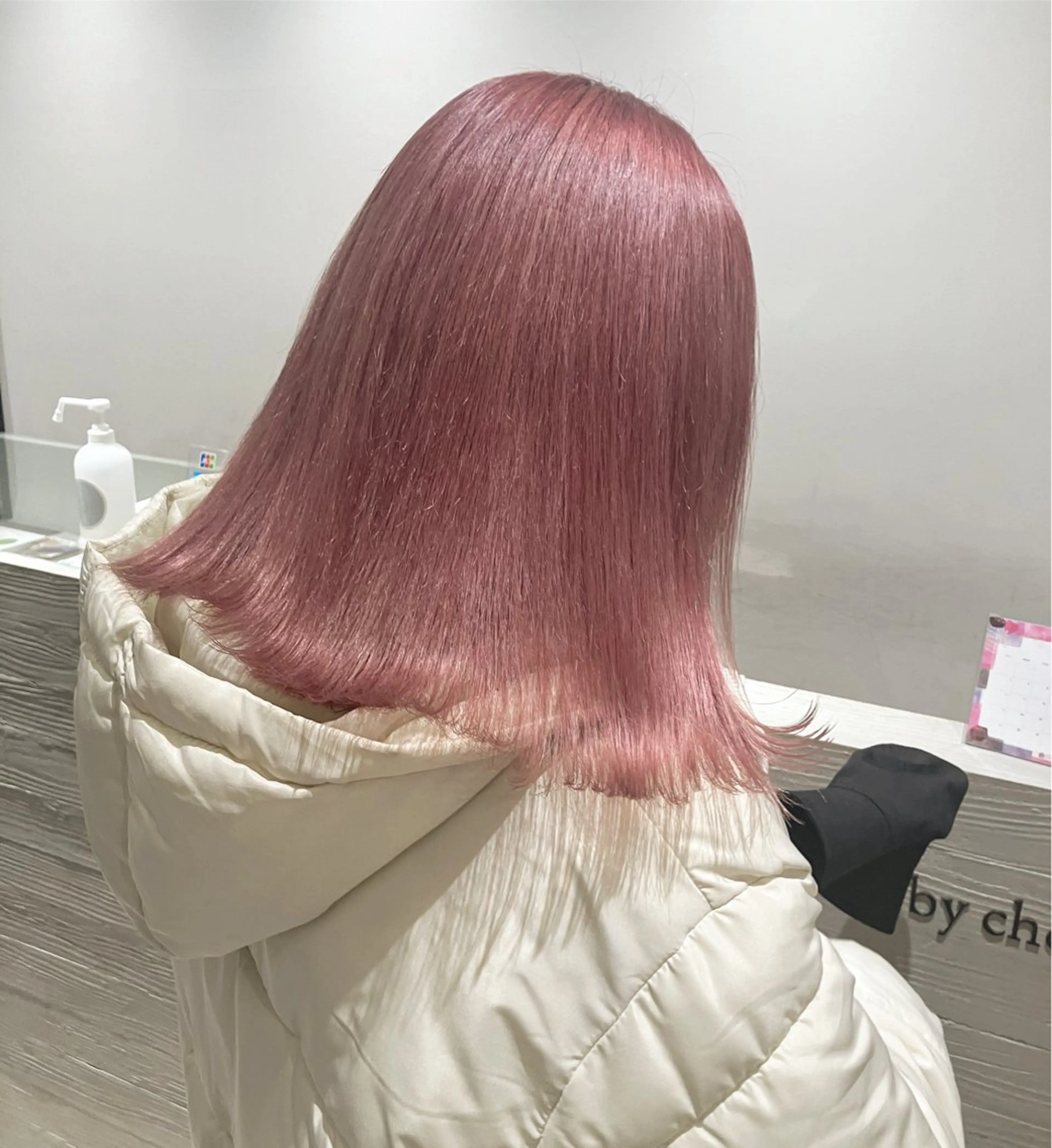 ミディアム カラー ピンクカラー サキ🤍ハイトーン 🩰くびれ巻きヘアのヘアスタイル