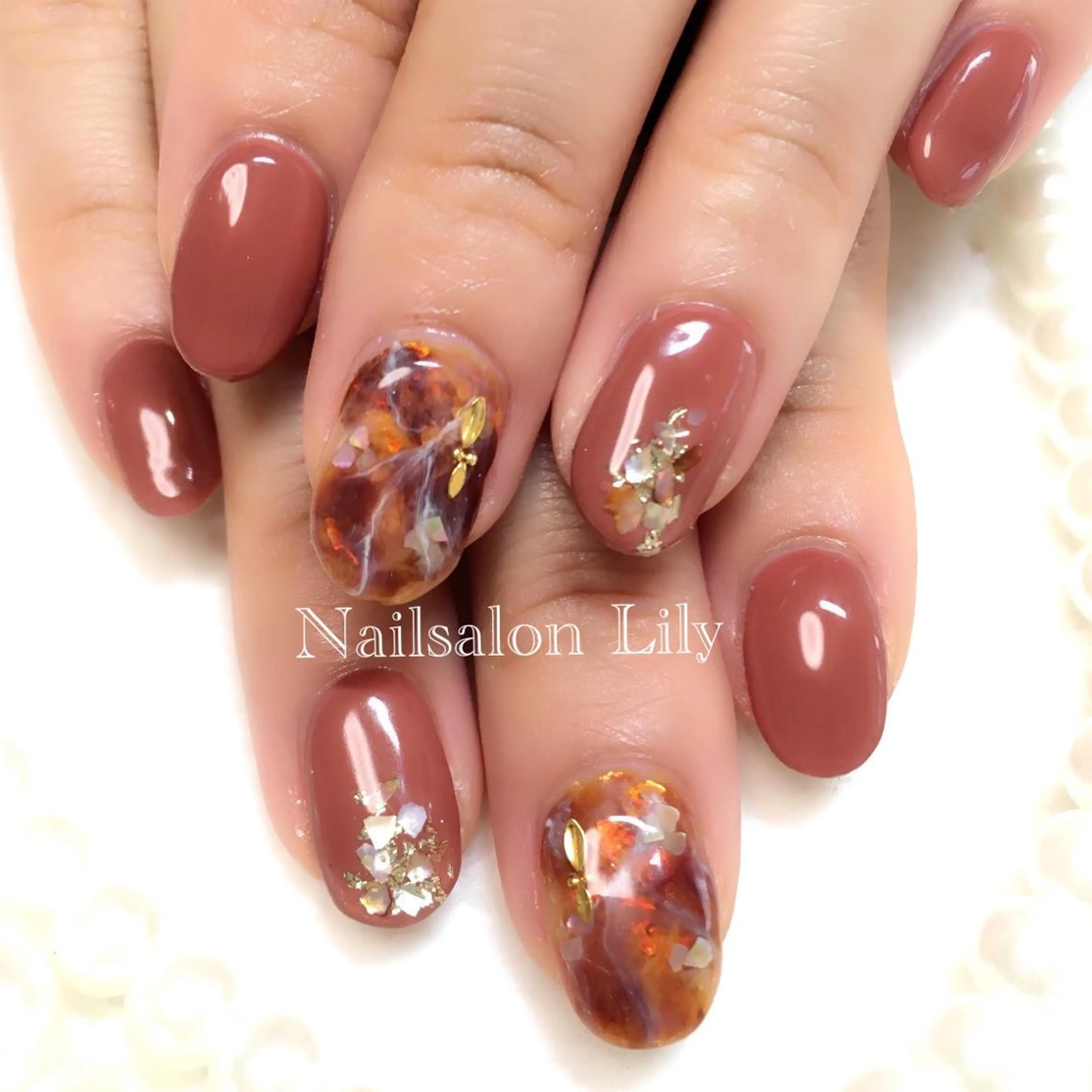 ネイル べっ甲ネイル Nailsalon Lilyのネイルデザイン