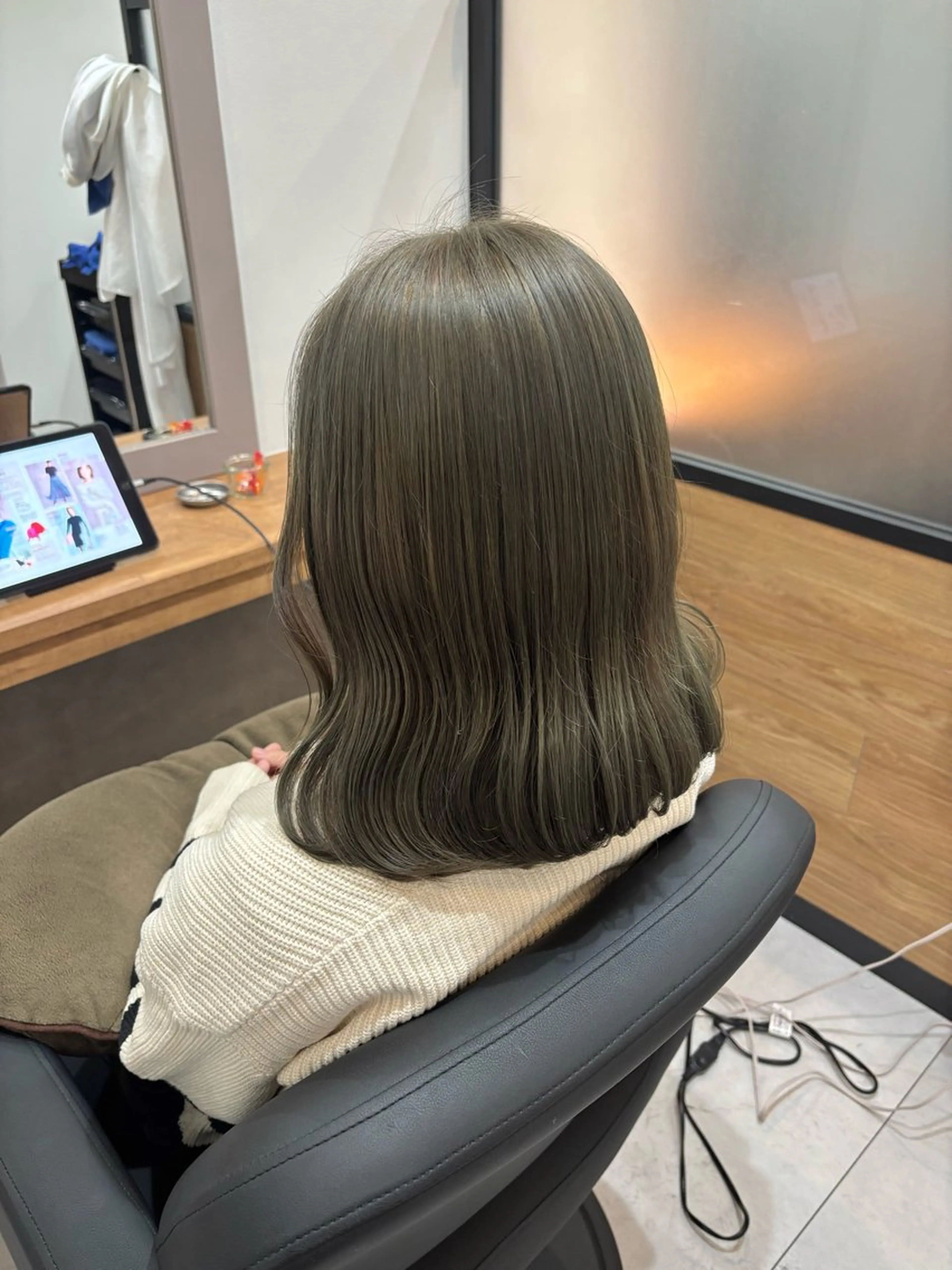 ミディアム カラー ベージュカラー 透明感カラー オリーブベージュ カット ヘアカラー トリートメント くさかみさき🌼暖色 /耳つぼ/オタク🌼のヘアスタイル