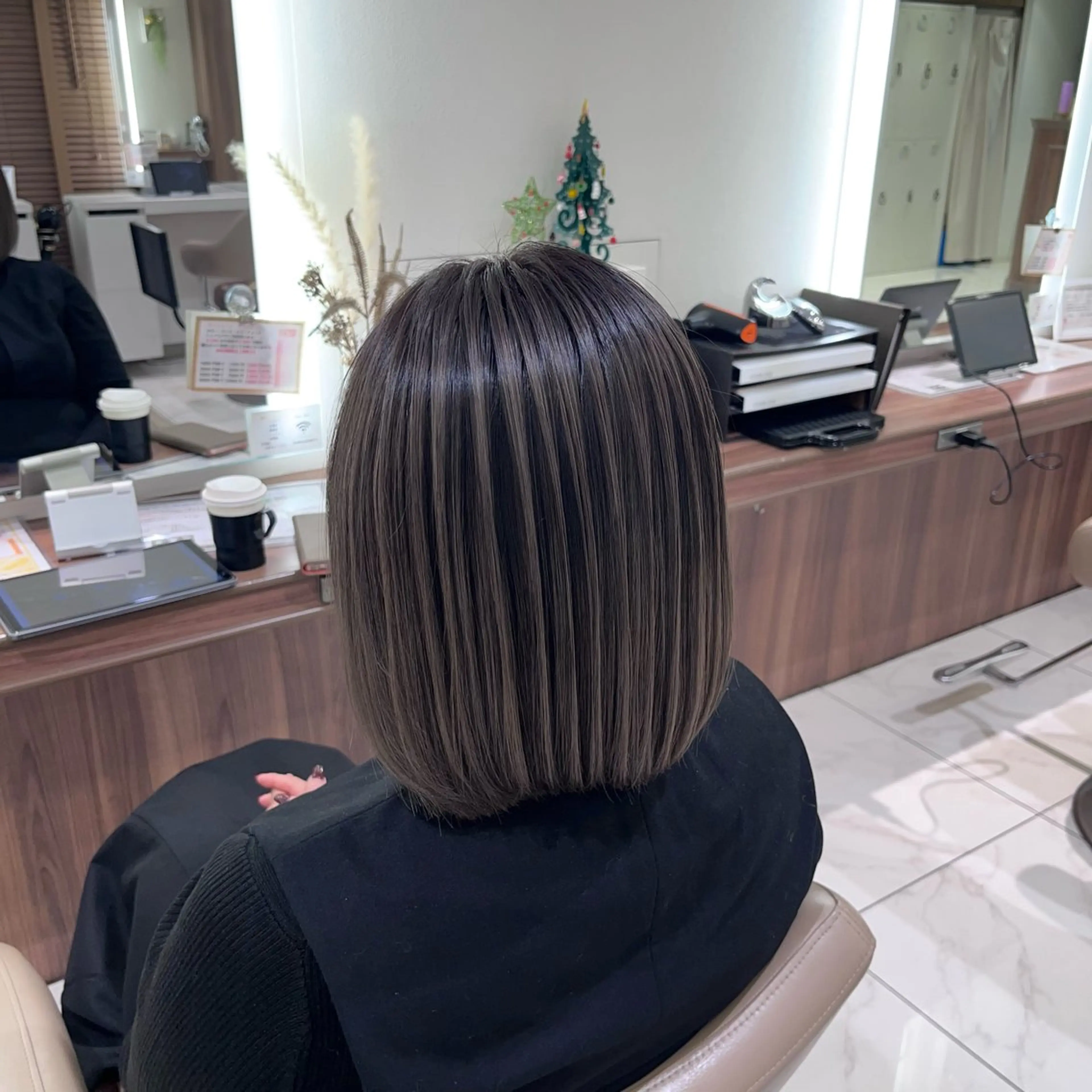 ショート カラー バレイヤージュ ベージュカラー グレージュ ハイライトカラー ミルクティーベージュ ヘアカラー トリートメント 大宮/バレイヤージュ /澤田隆誠のヘアスタイル