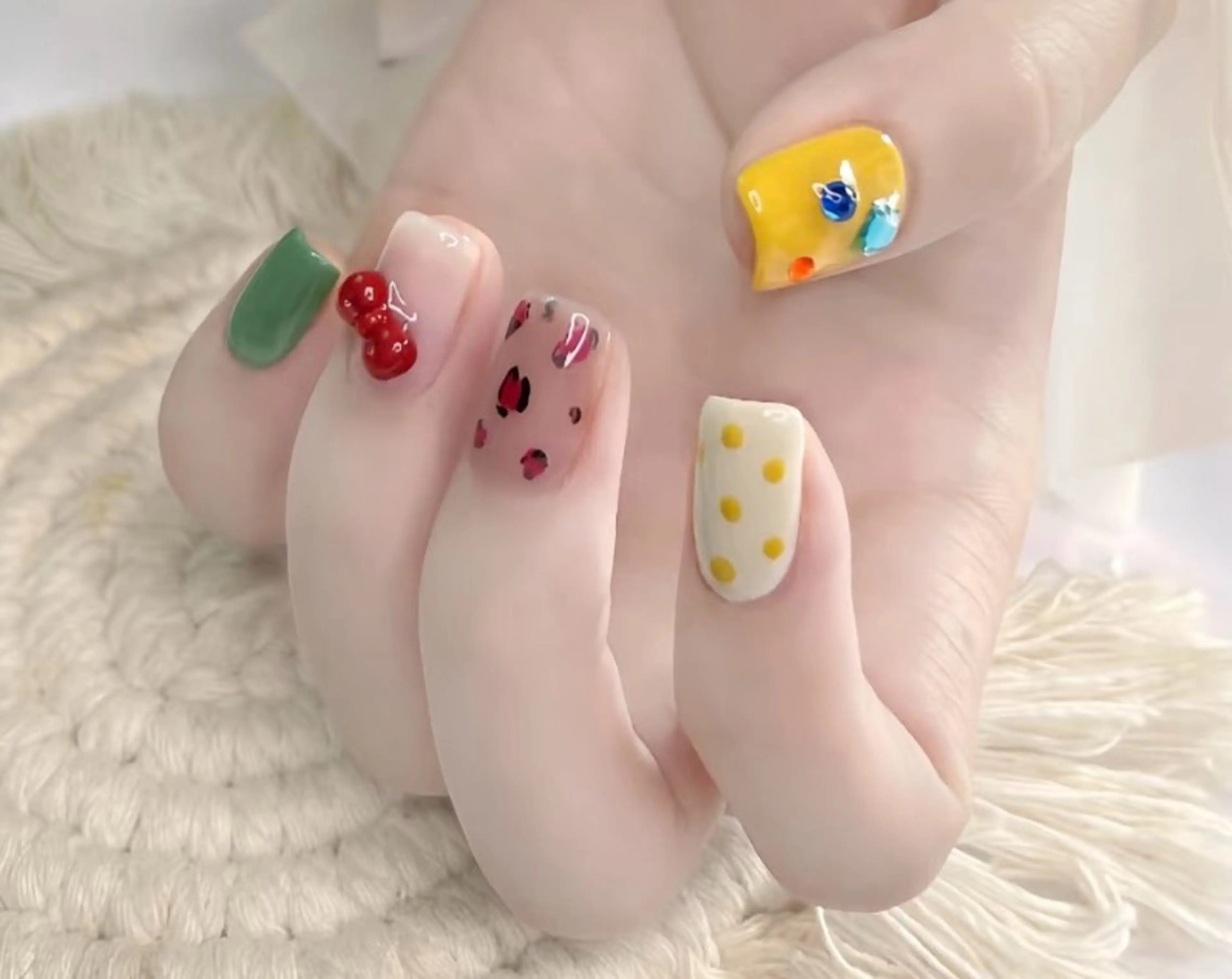 ネイル ドット グリーン ハート ショートネイル 黄色 ハンドネイル Maylie Nail所属・キイ サロンのネイルデザイン