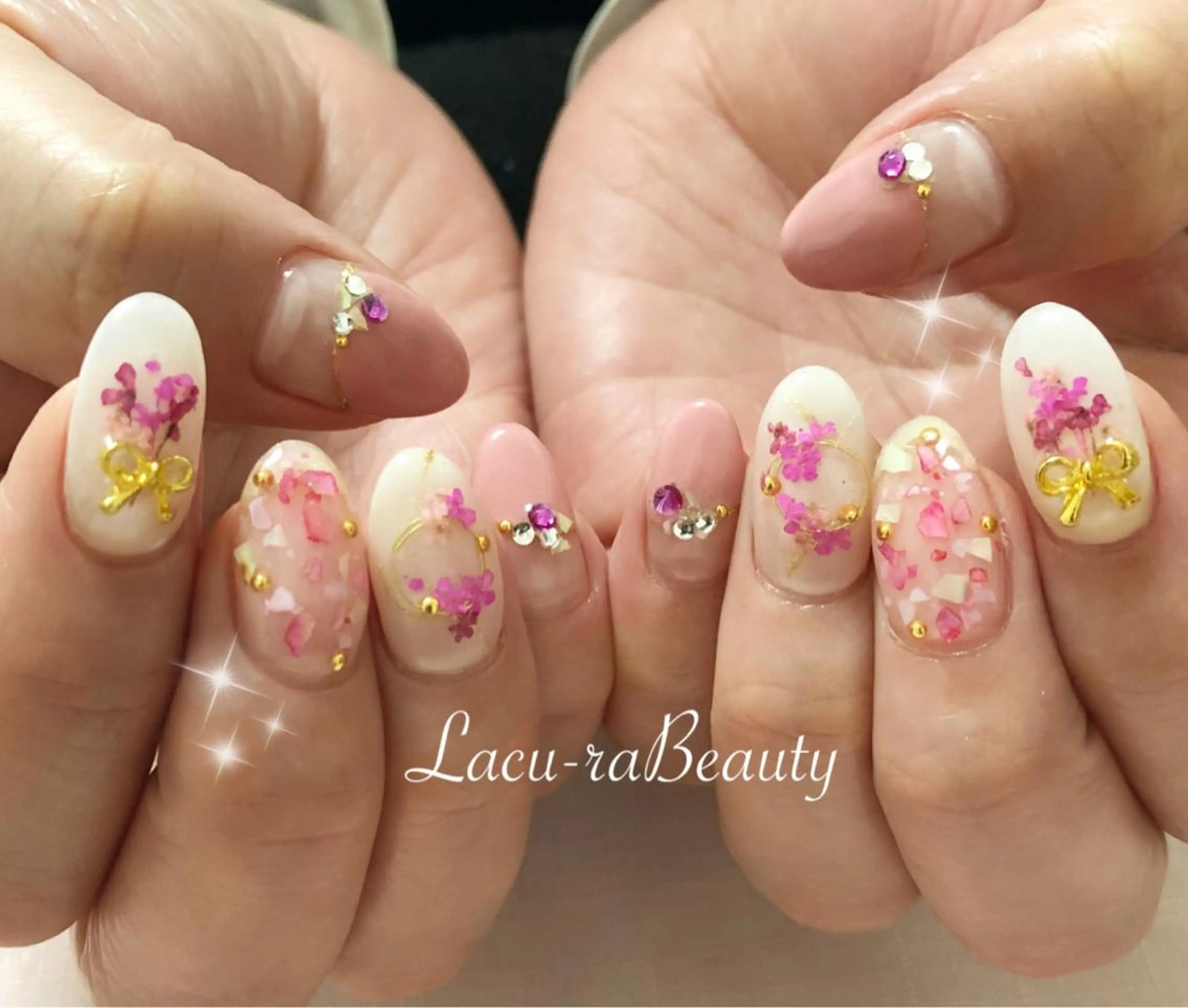 ネイル 小顔と腸の専門店 ラクーラビューティのエステ・リラクイメージ