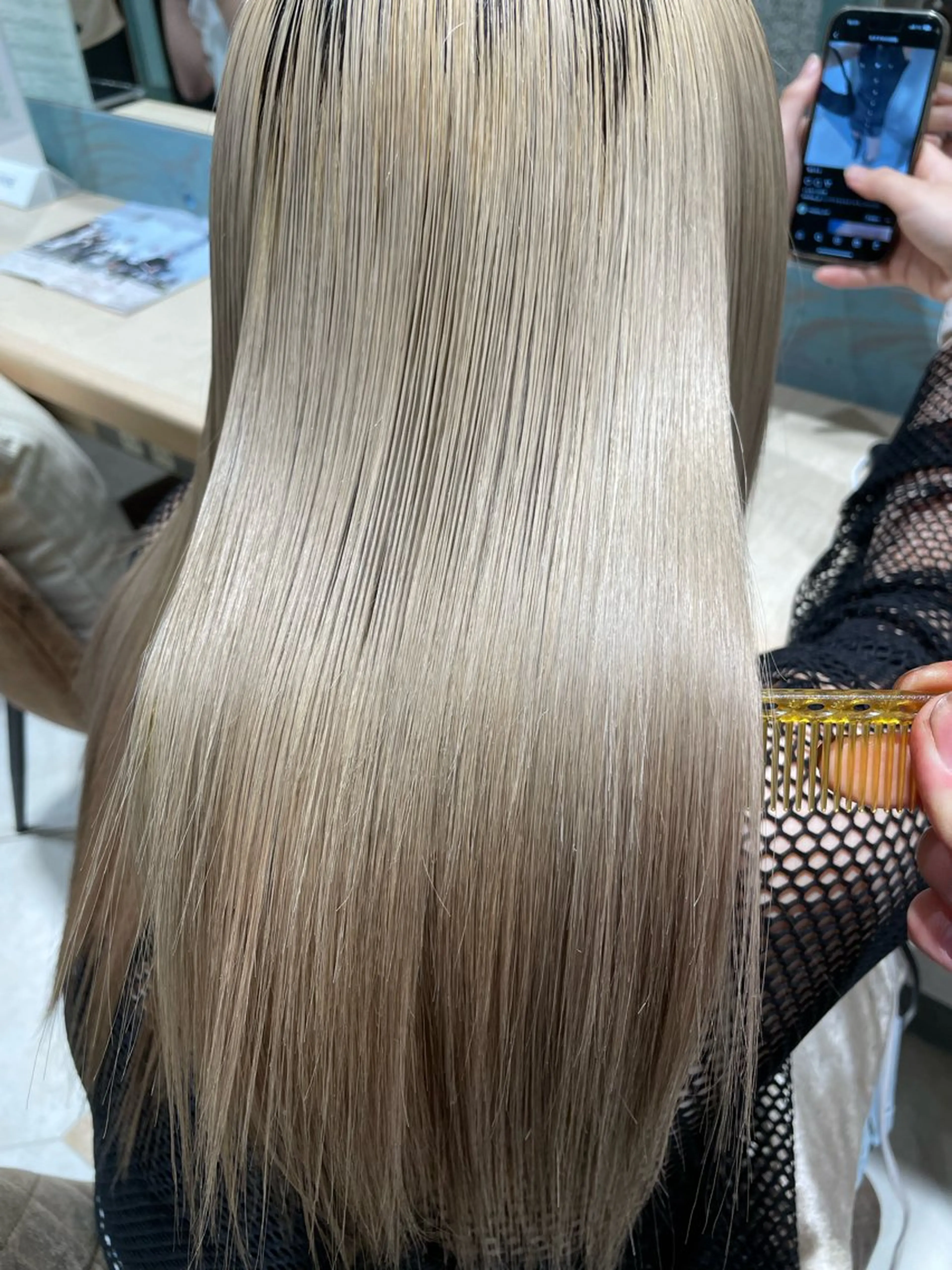 ロング 🥇KEN /レイヤー/艶カラーのヘアスタイル