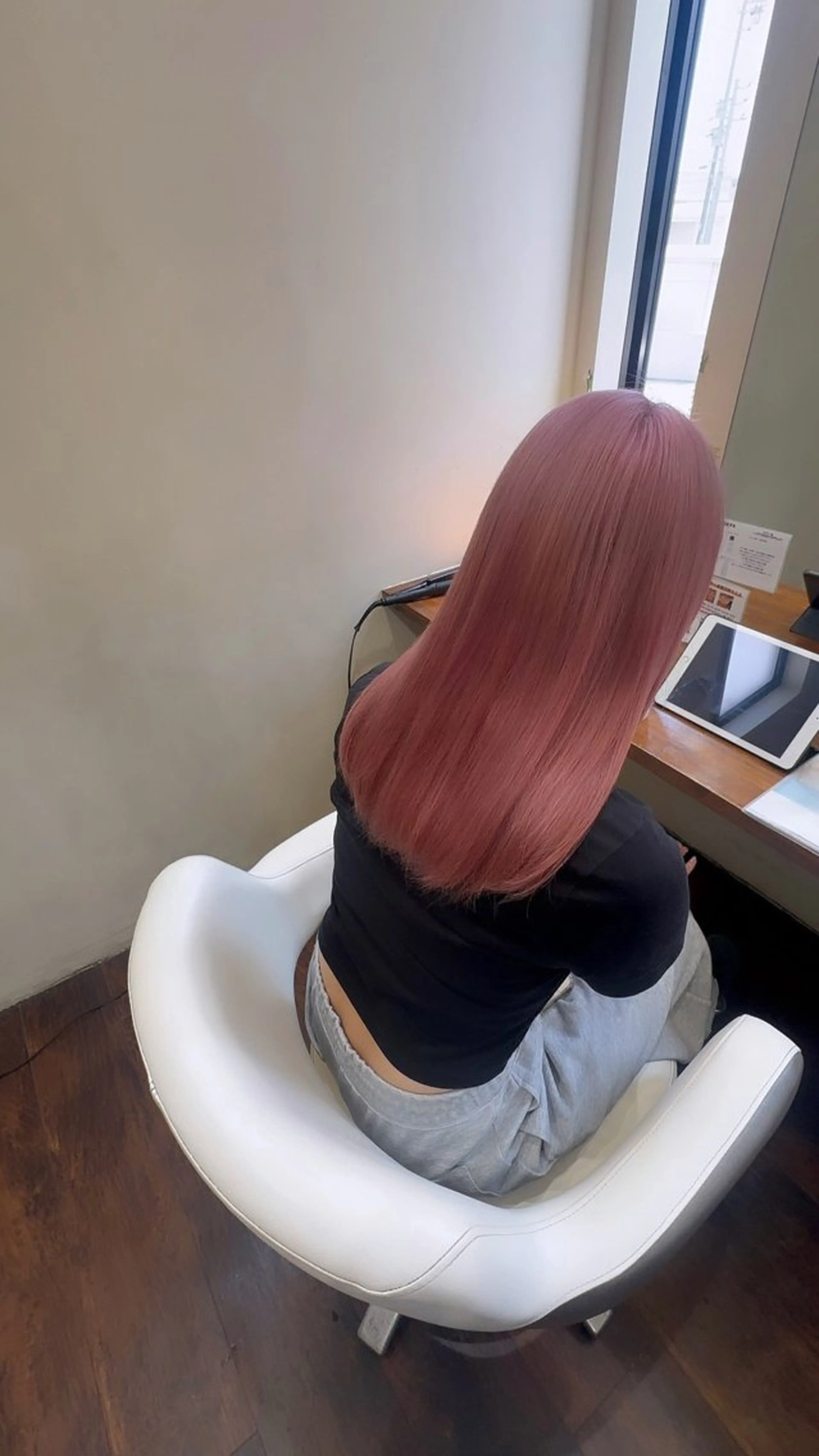 ロング カラー ヘアカラー トリートメント 梨菜/ハイトーン /ブリーチカラーのヘアスタイル