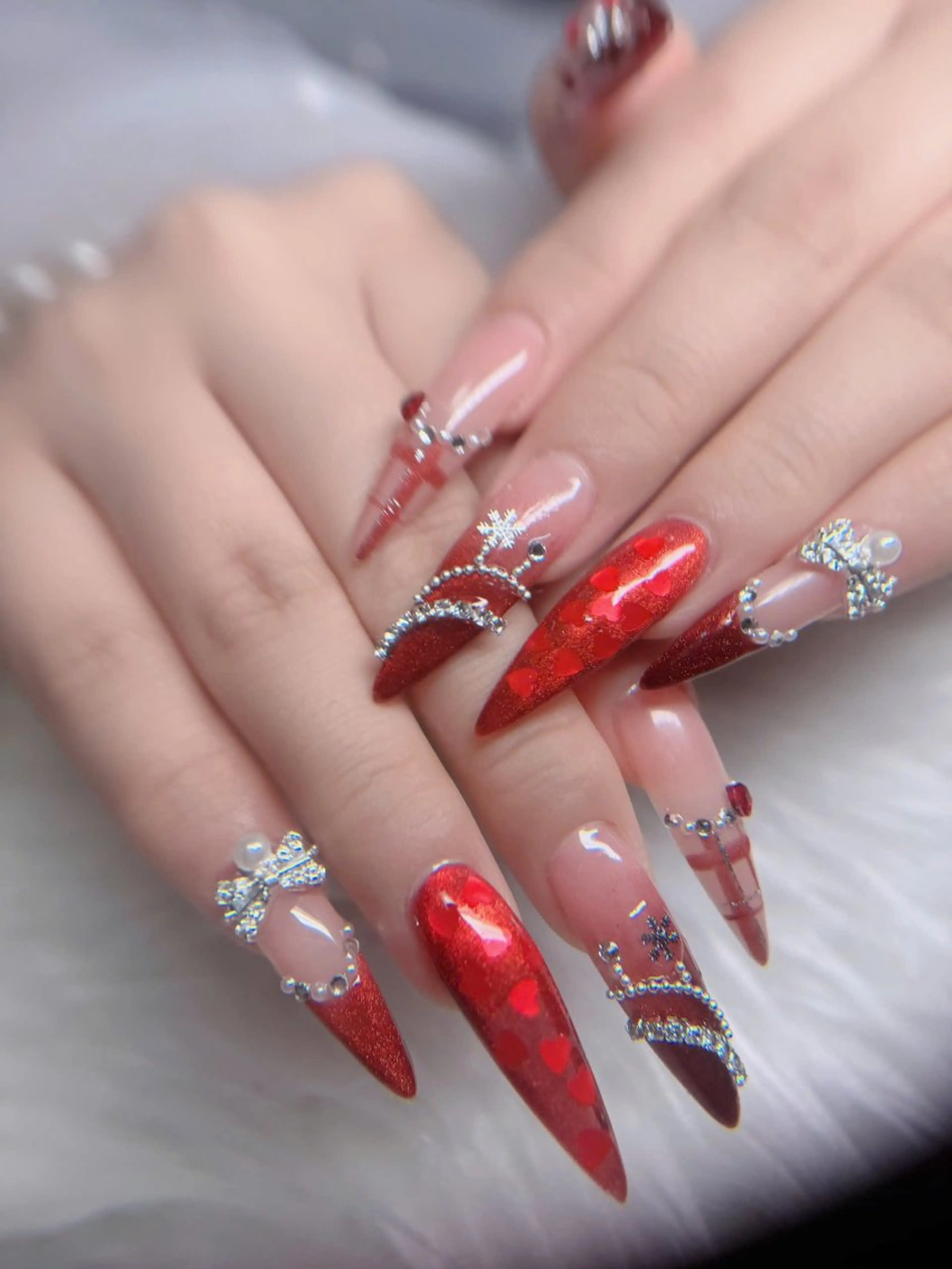 ネイル オーロラネイル フレンチネイル ジェルネイル ハロウィン キラキラネイル ハンドネイル H.baby Nail Salonのネイルデザイン