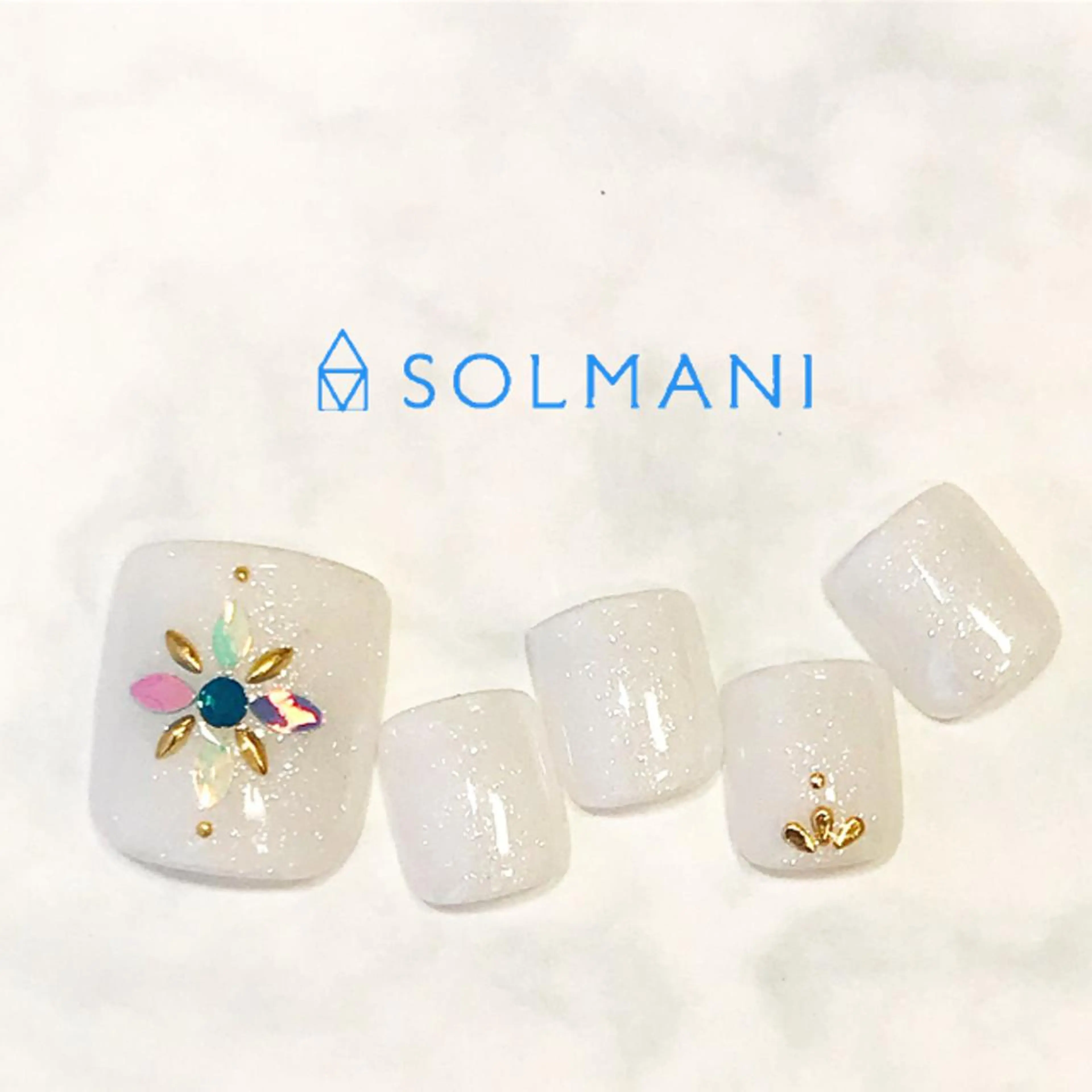 ネイル オーロラネイル SOLMANI 予約担当のネイルデザイン