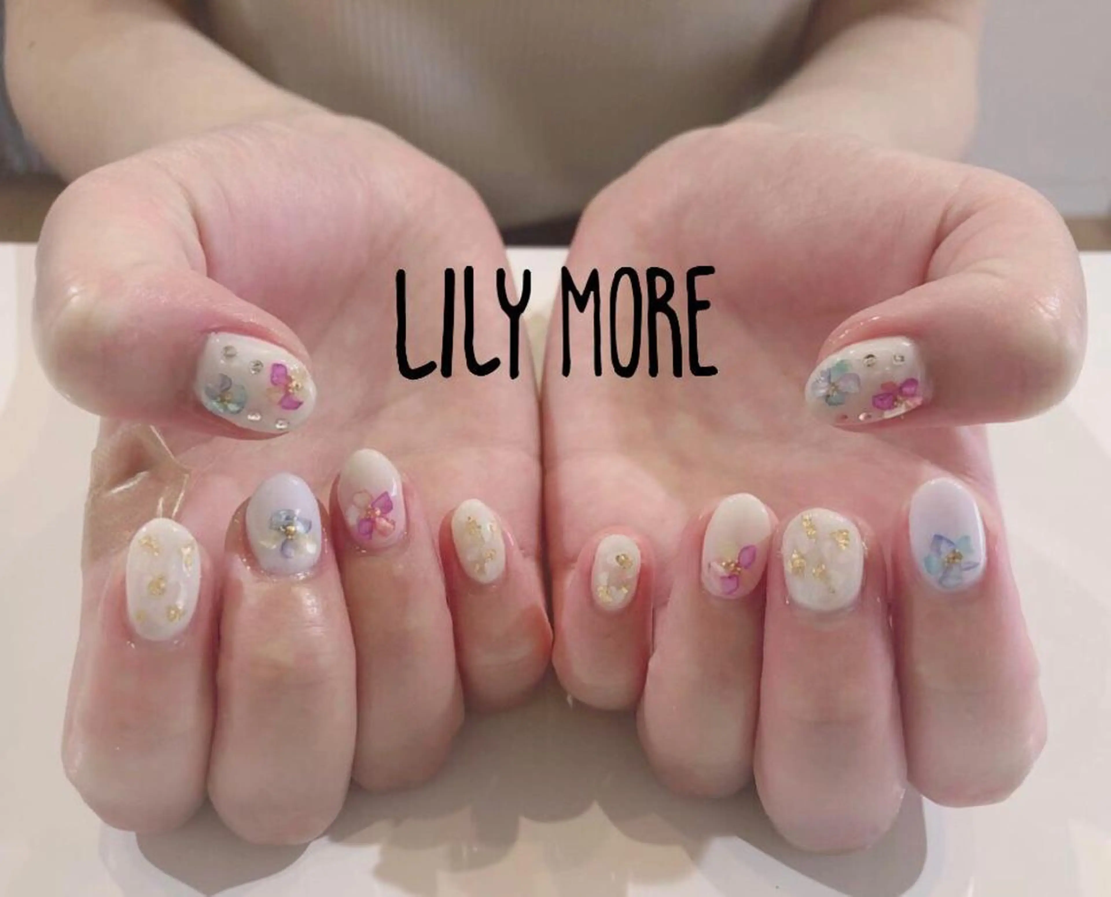 ネイル フラワーネイル ストーンネイル Lily closetのネイルデザイン