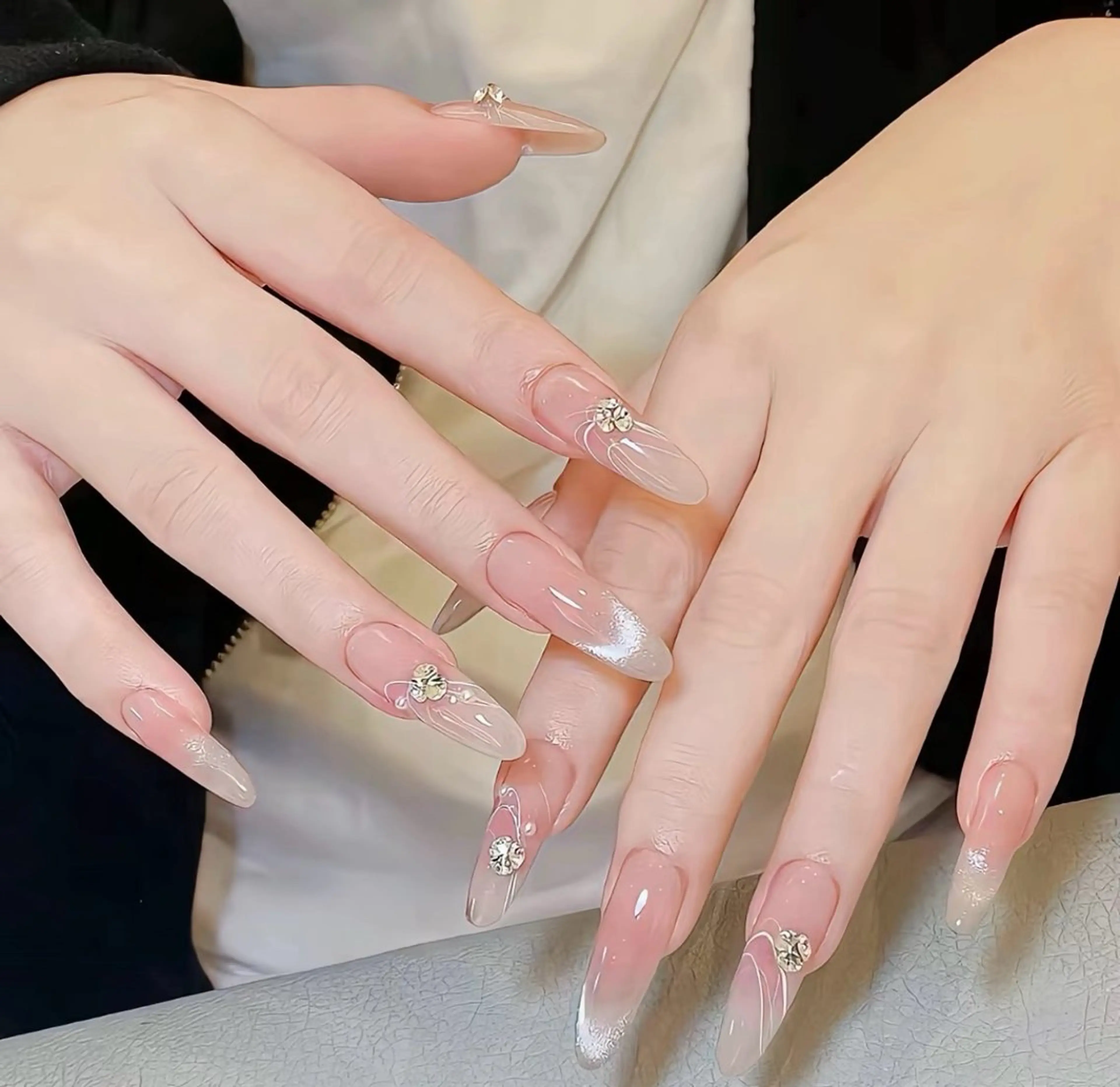 ネイル チークネイル 長さ出し フラワーネイル フレンチネイル ガーリー SunNail池袋駅 ワンホンネイルのネイルデザイン