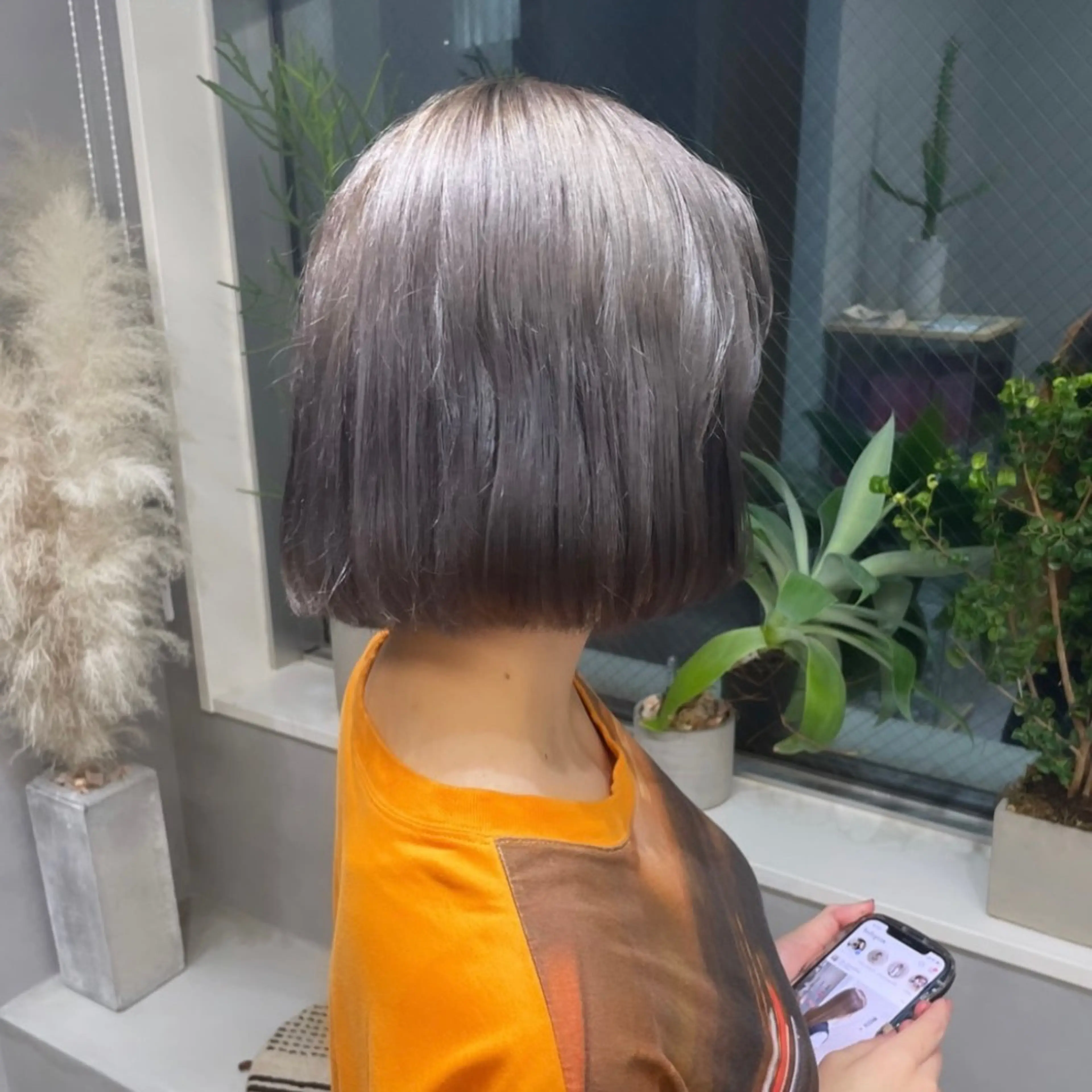 ショート カラー アッシュ アッシュグレー ブリーチ ヘアカラー Rui/透明感カラー 暖色/レイヤーカットのヘアスタイル