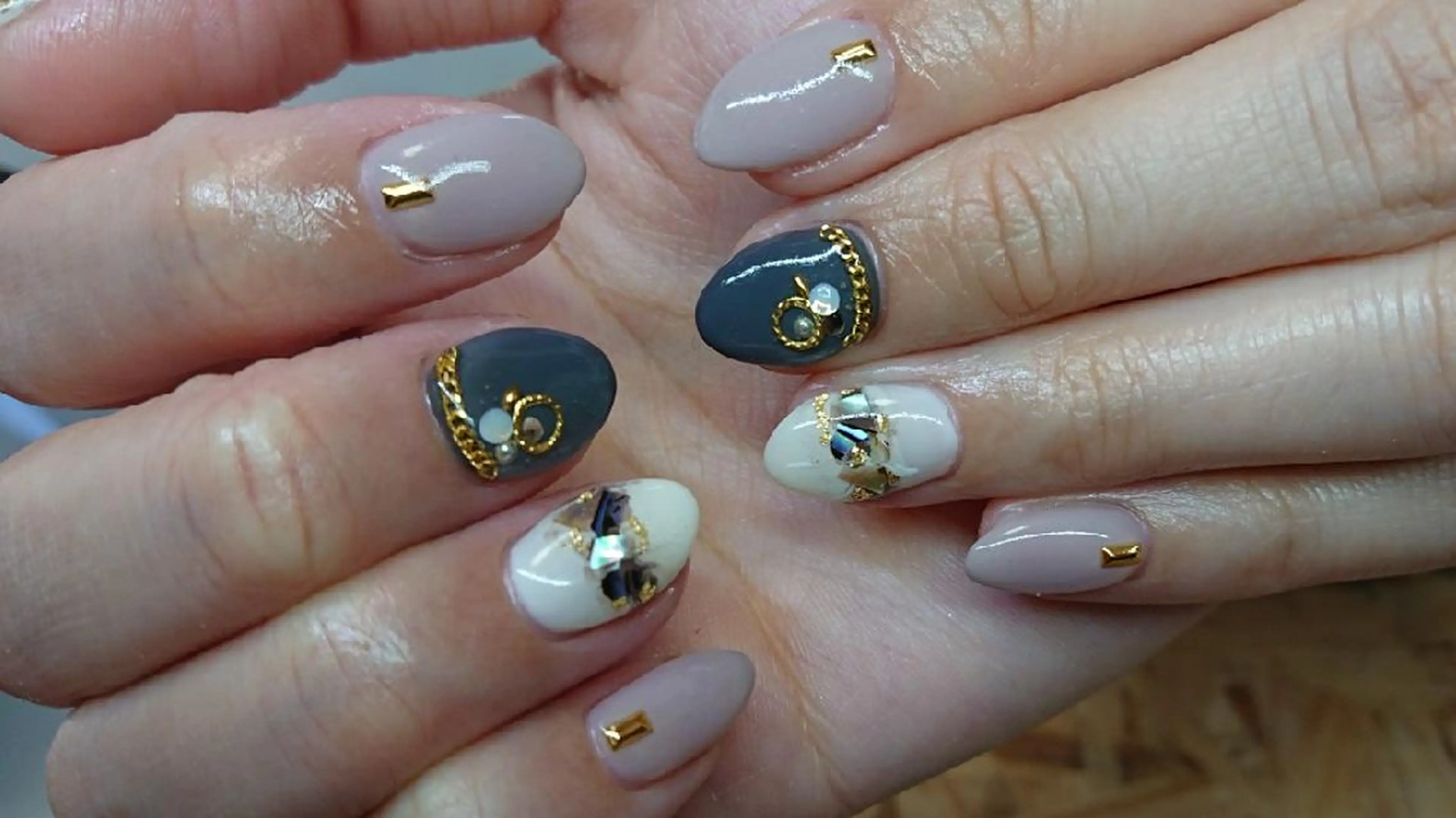 ネイル 鈴木 なつきのネイルデザイン