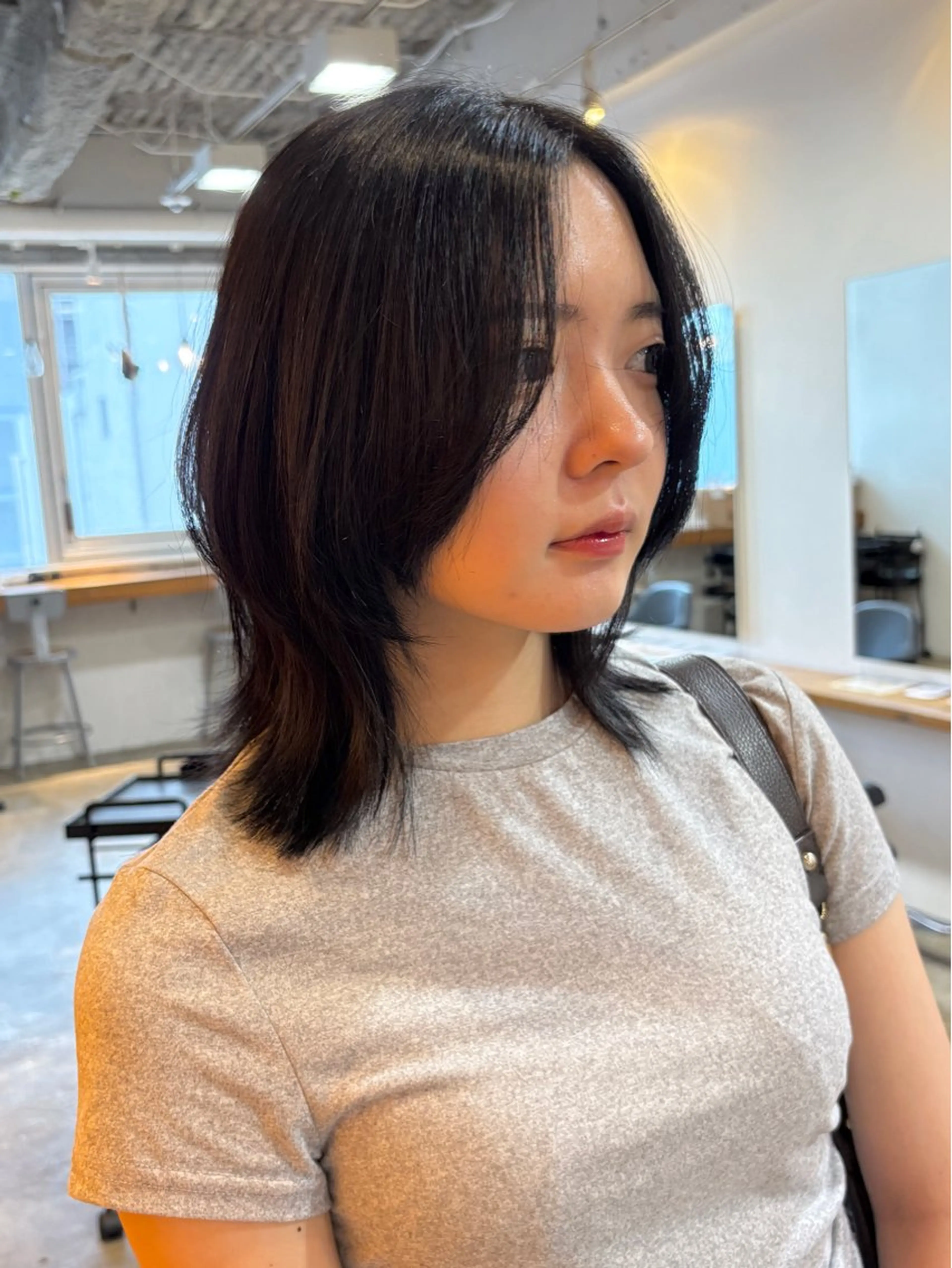 ミディアム カット ヘアカラー トリートメント RIN／韓国ヘア レイヤーカットのヘアスタイル