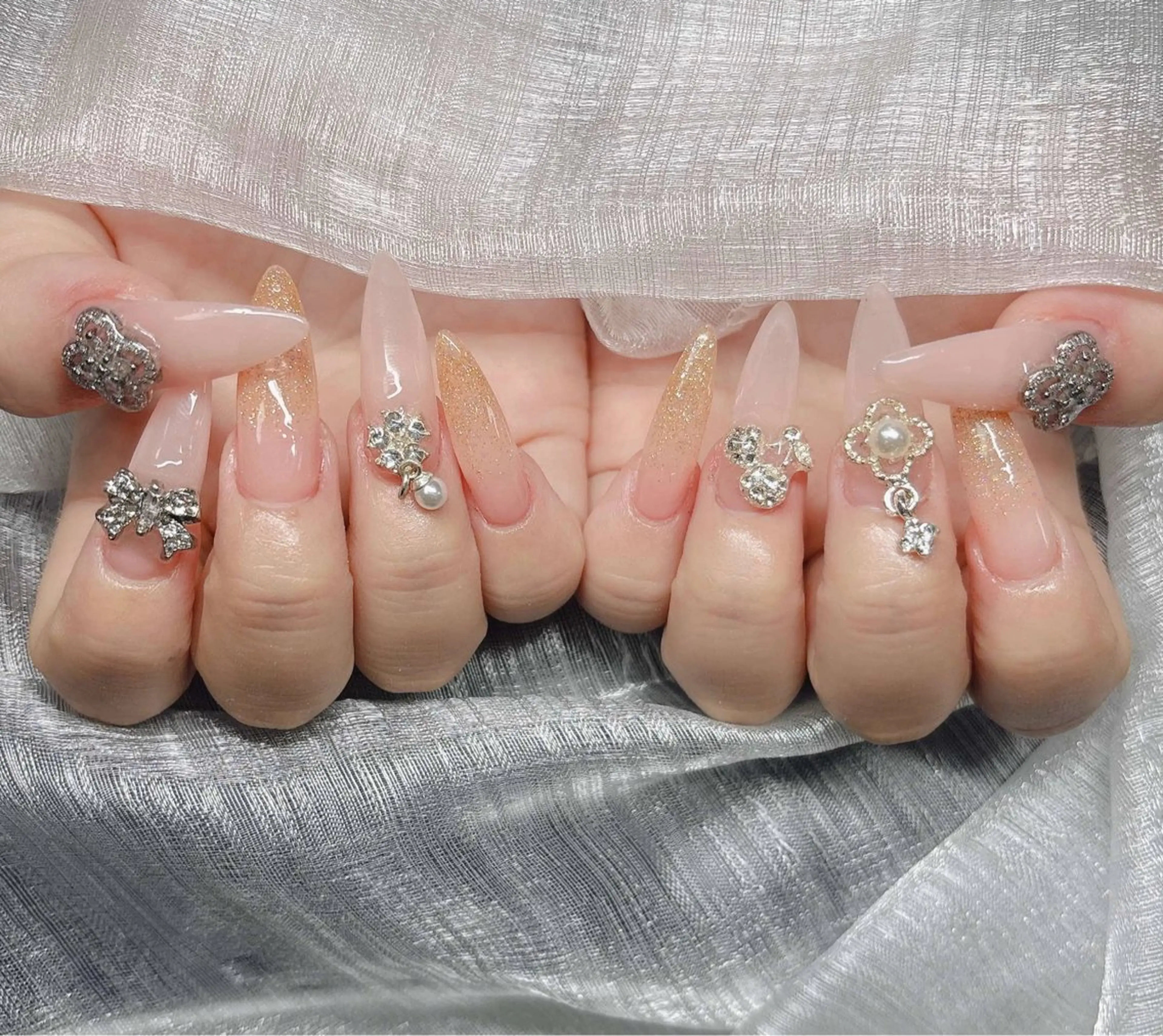 ネイル 長さ出し グラデーション 卒業式 キラキラネイル マグネットネイル ハンドネイル Lee Nailsのネイルデザイン