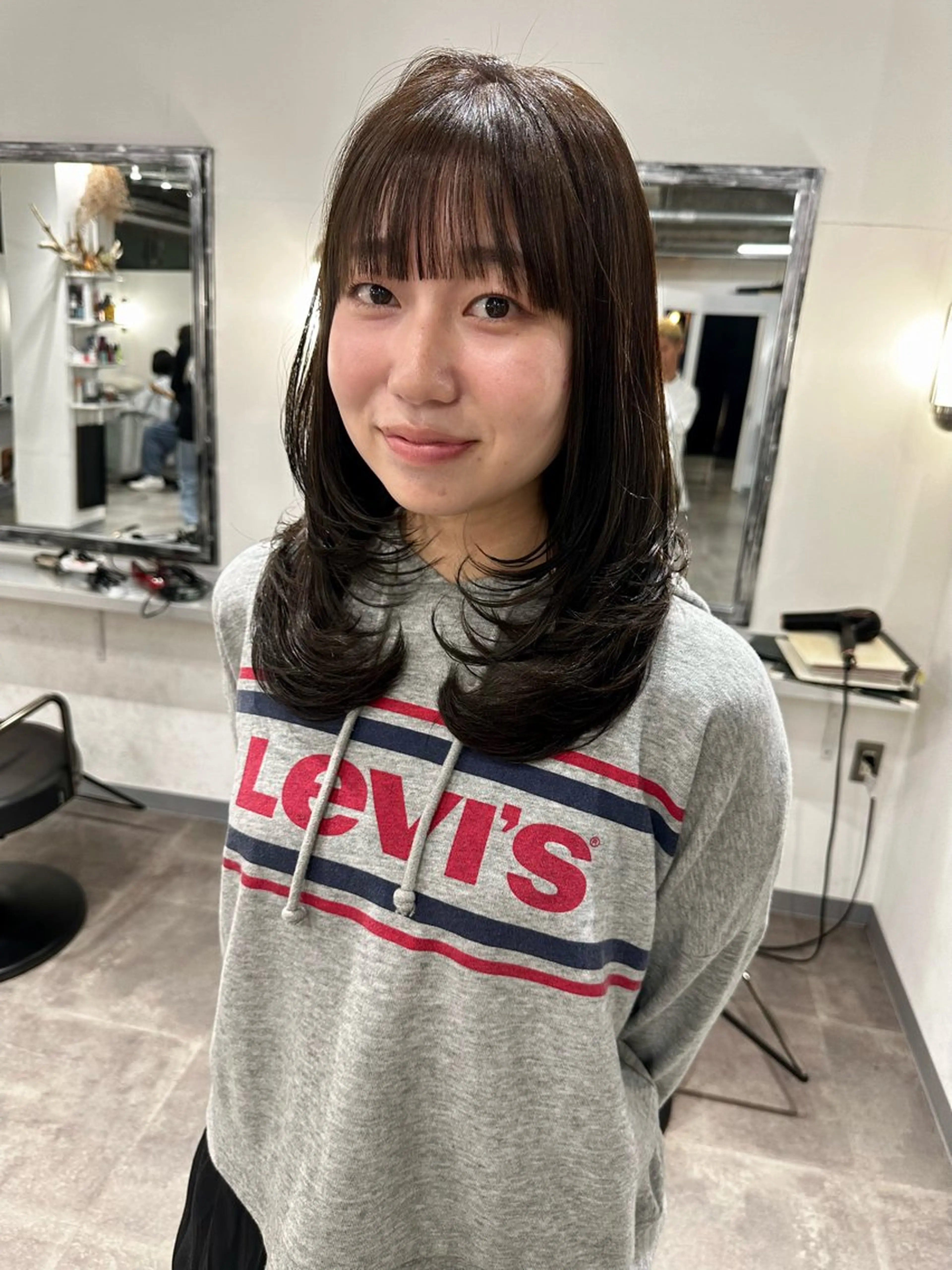 セミロング レイヤーカット 篠崎 佑季のヘアスタイル