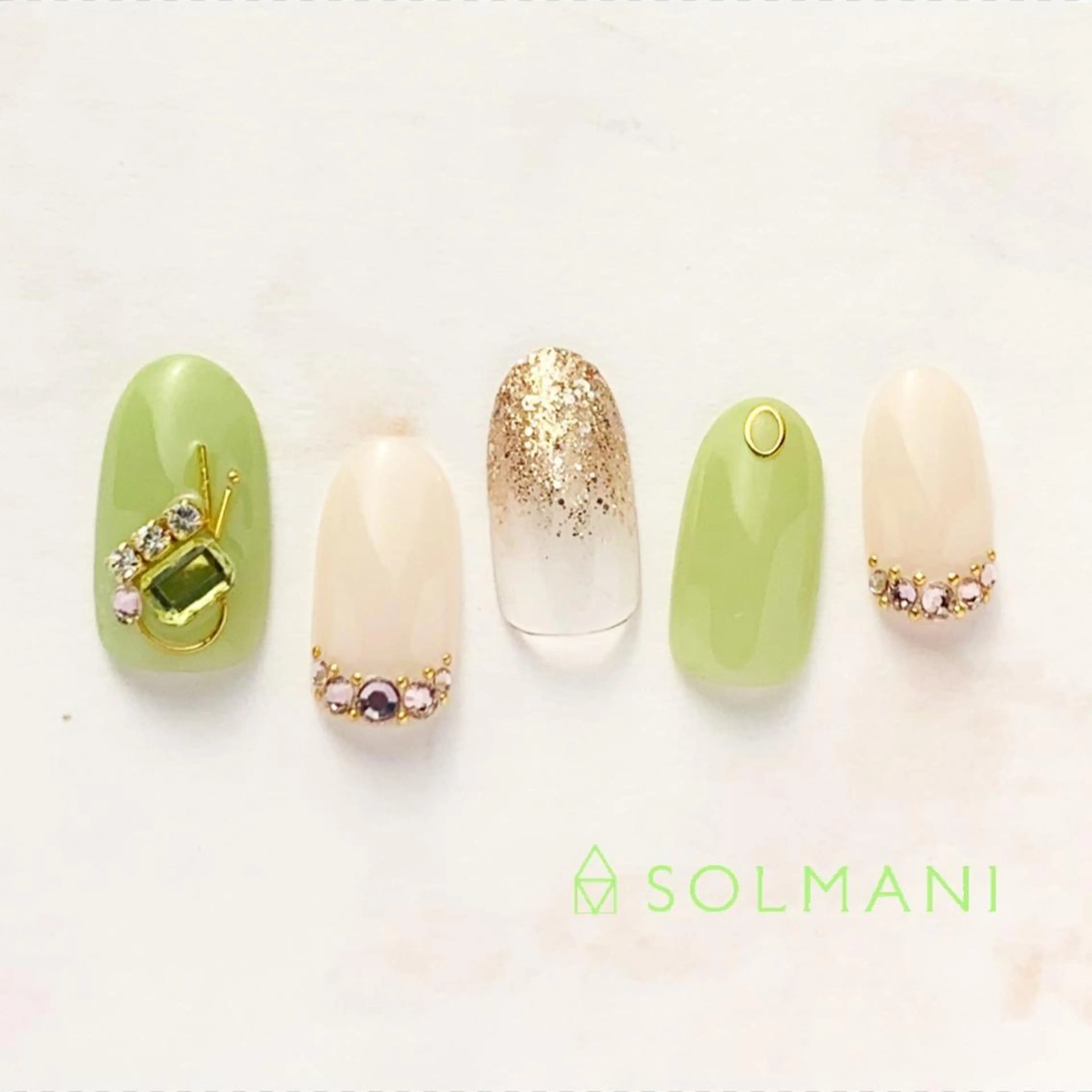 ネイル SOLMANI 予約担当のネイルデザイン
