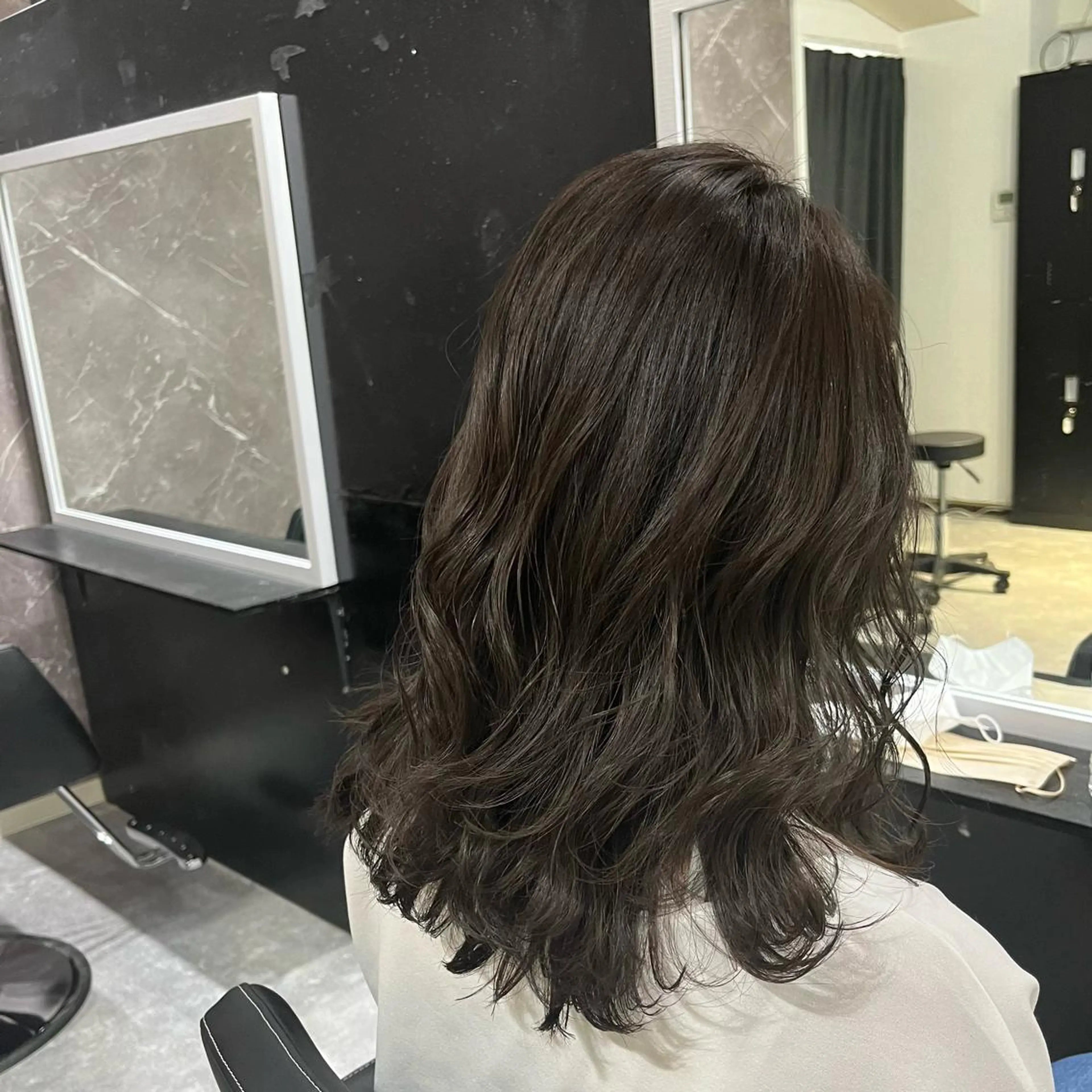 セミロング カラー ハイトーンカラー 髪質改善 縮毛矯正 Yu シールエクステのヘアスタイル