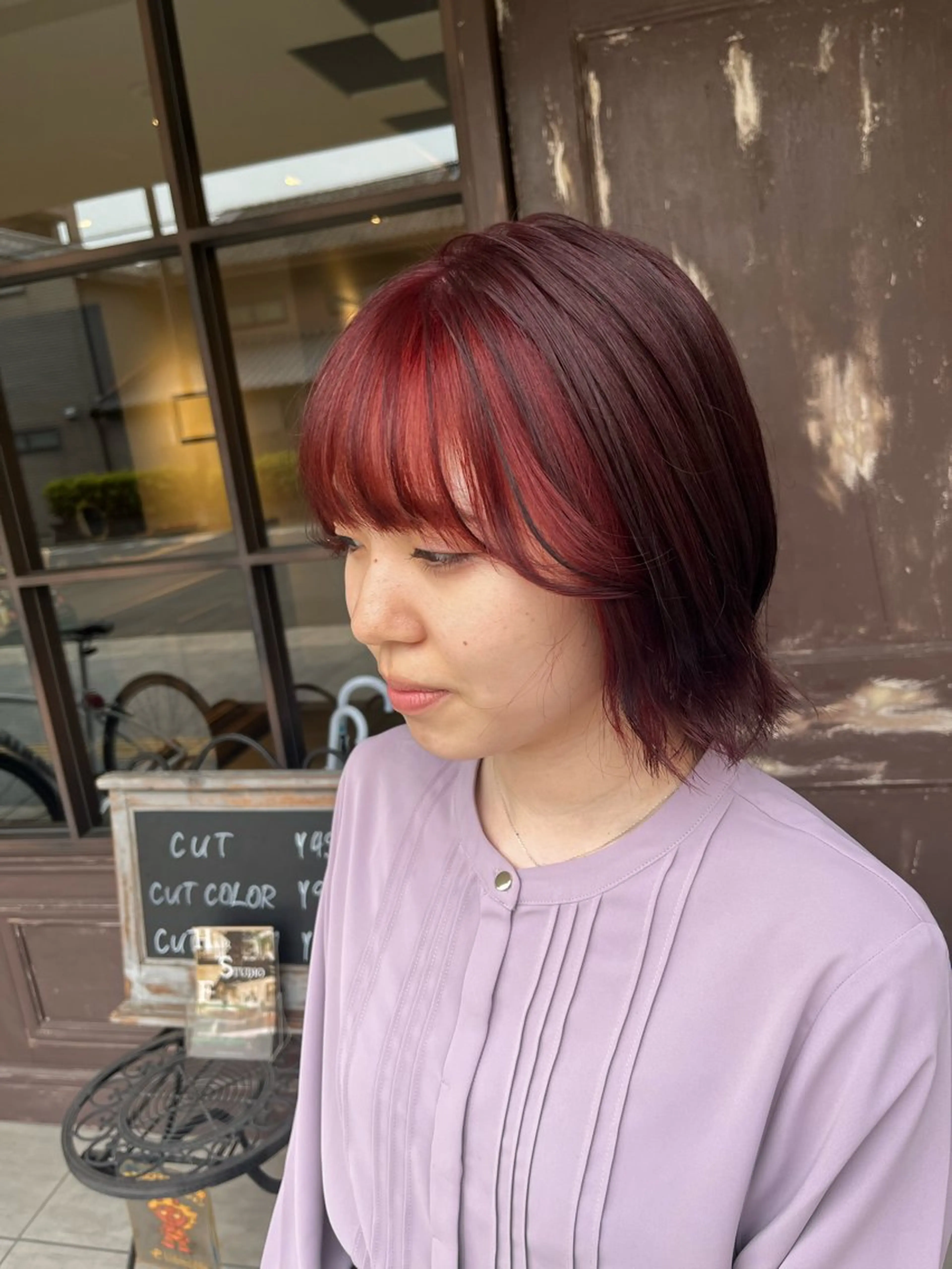 ミディアム カラー ブリーチ ボルドーカラー インナーカラー ブリーチなしカラー ピンクカラー 川越 輝梨奈のヘアスタイル