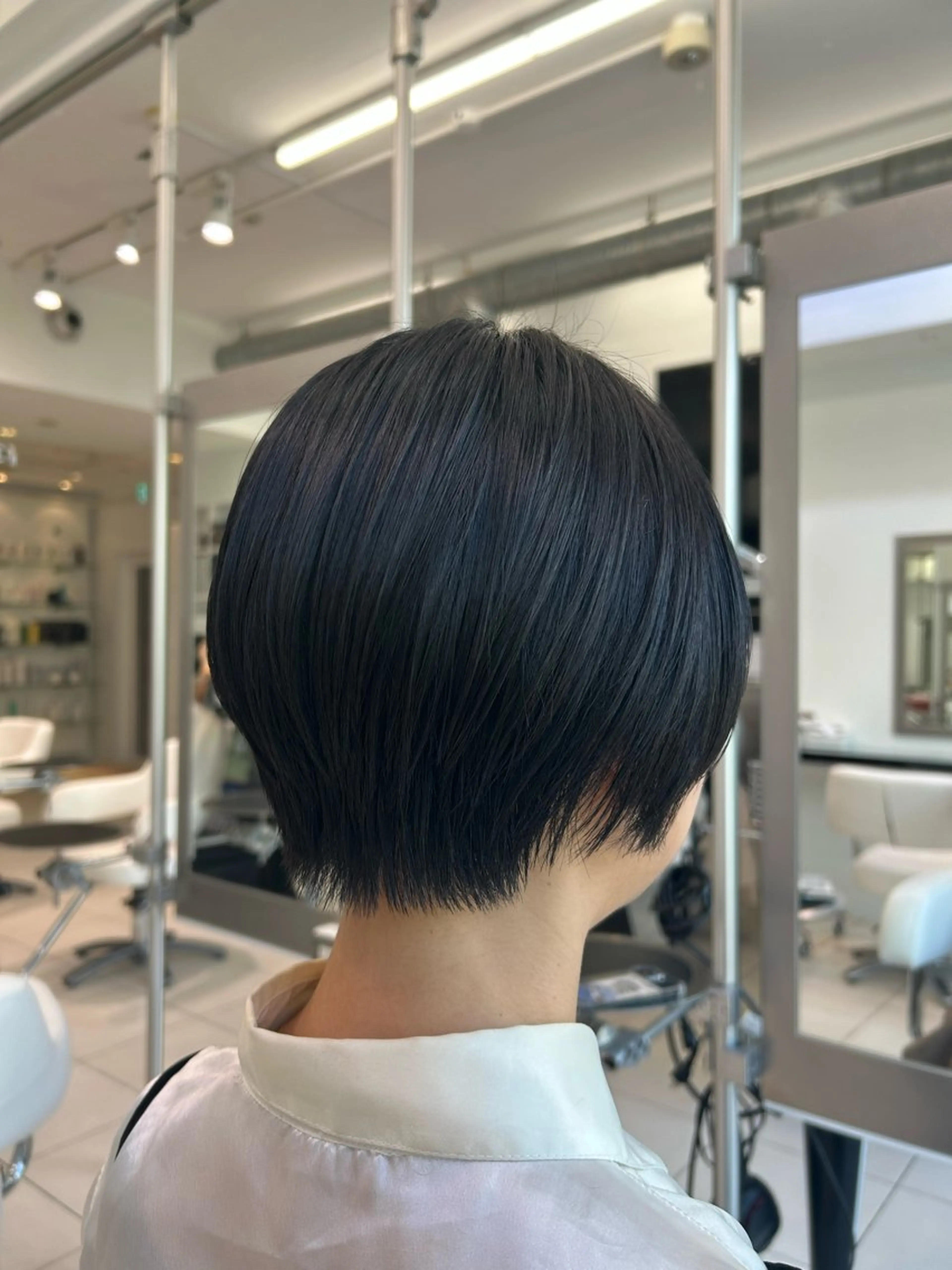 🌈🧡平日水木金朝9:00​〜​ショートボブカット+保湿ヘッドスパ5分無料です！！の写真