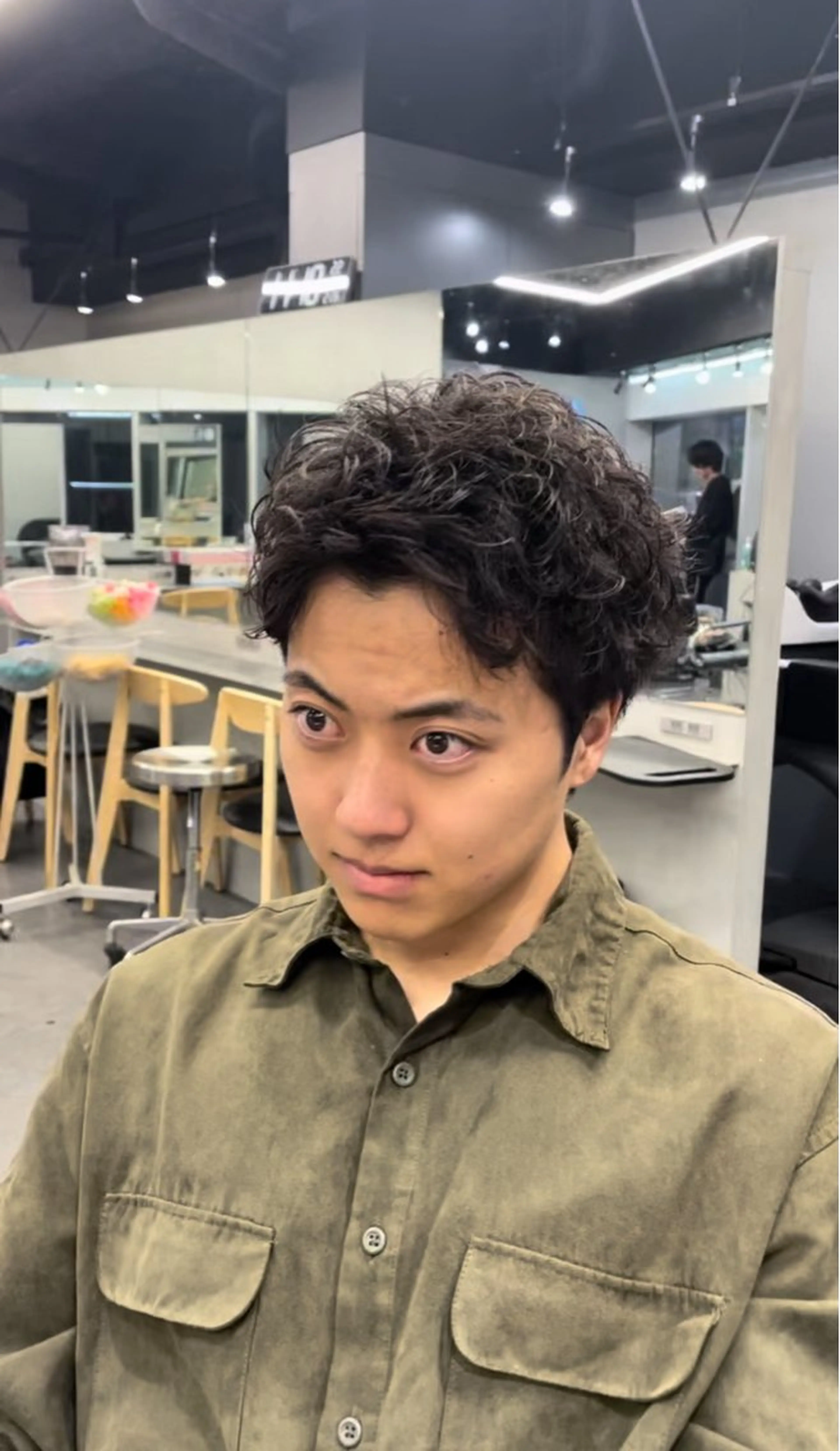 ショート パーマ メンズ メンズパーマ ツイストスパイラルパーマ 波巻きパーマ ニュアンスパーマ スパイラルパーマ fifth リュウセイのヘアスタイル