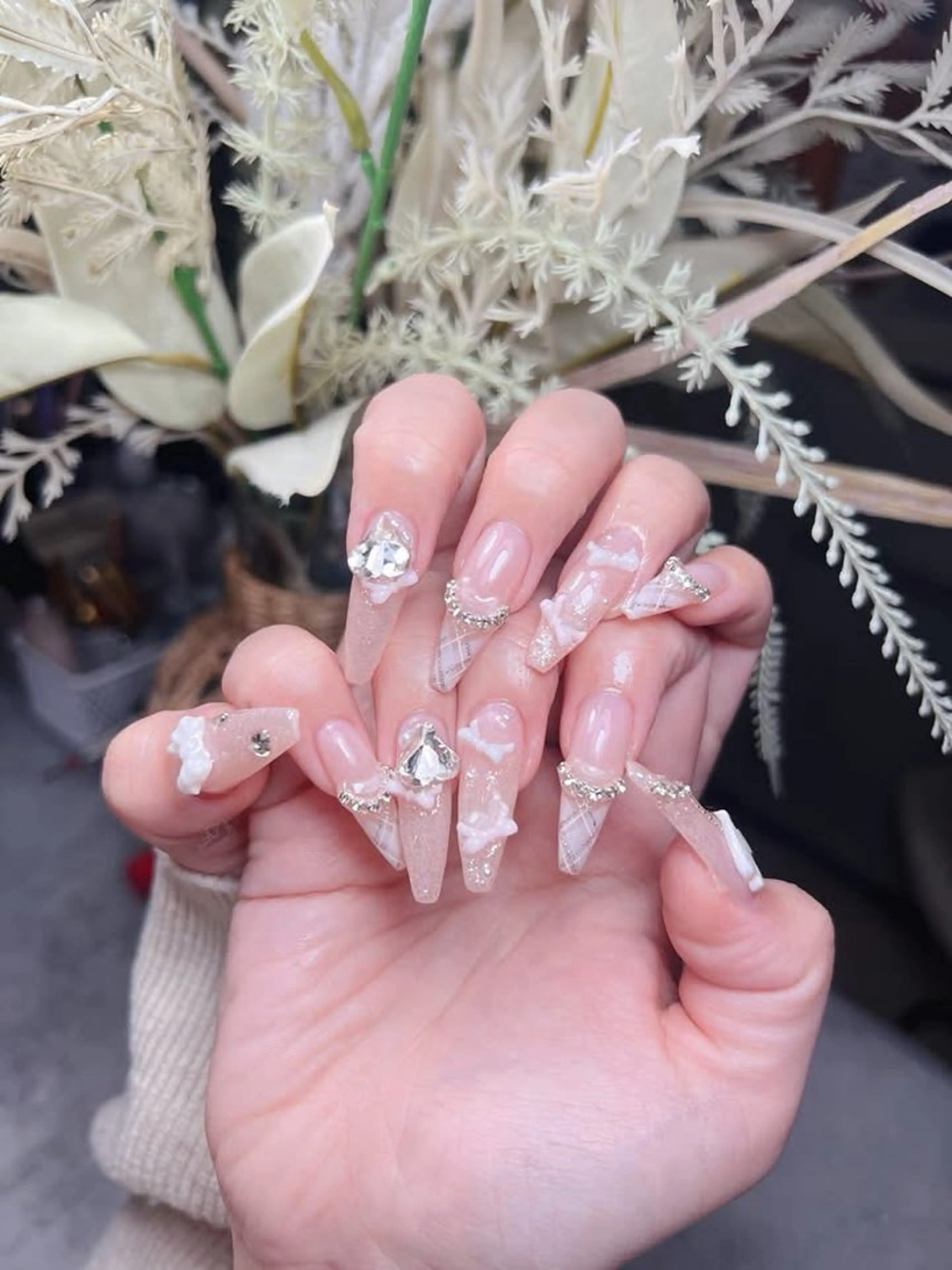 ネイル アートネイル オーロラネイル チークネイル 長さ出し フットネイル ハンドネイル ハンドケア Mio_ Noiranailのネイルデザイン