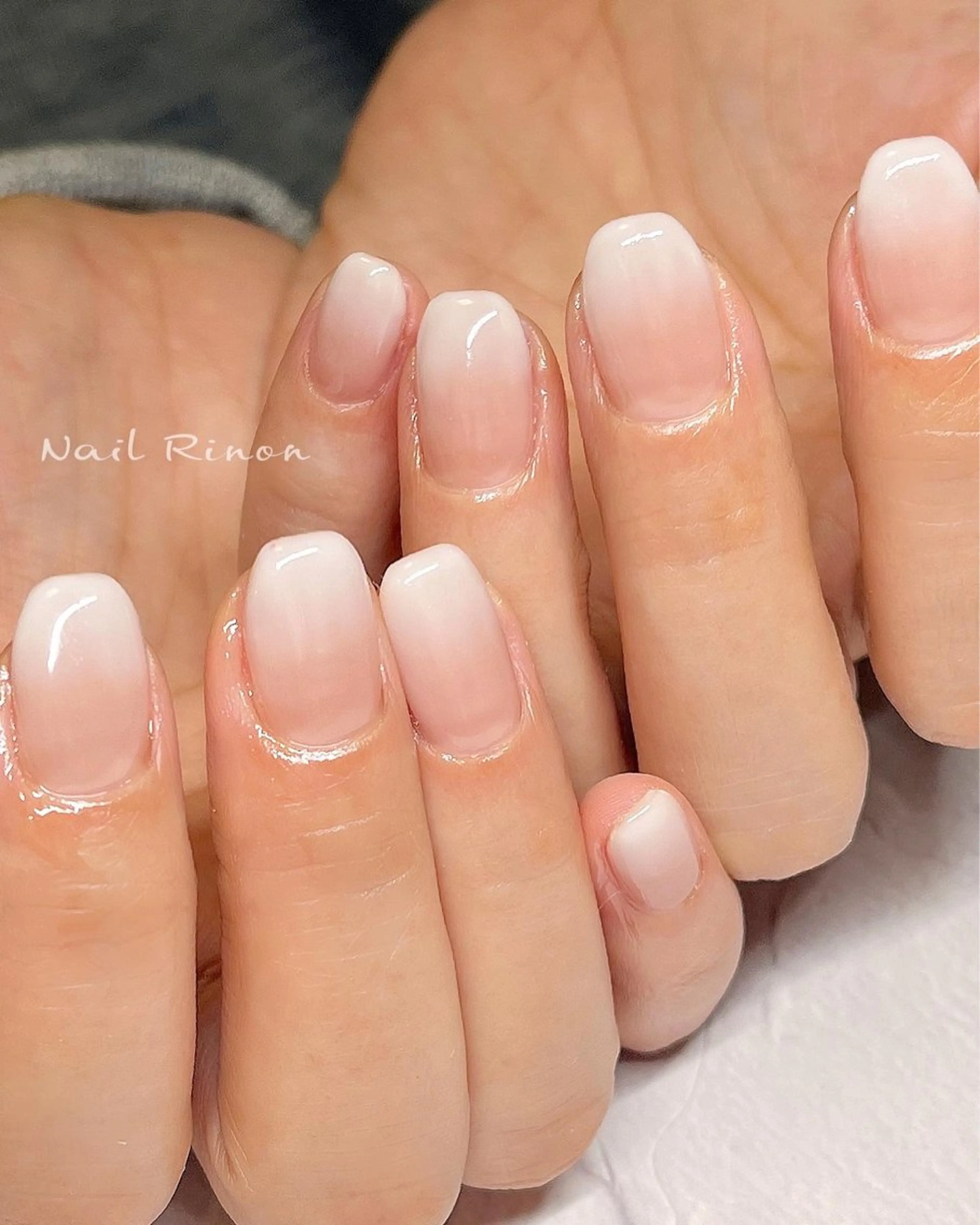 ネイル グラデーション ホワイト ハンドネイル Nail Rinonのネイルデザイン
