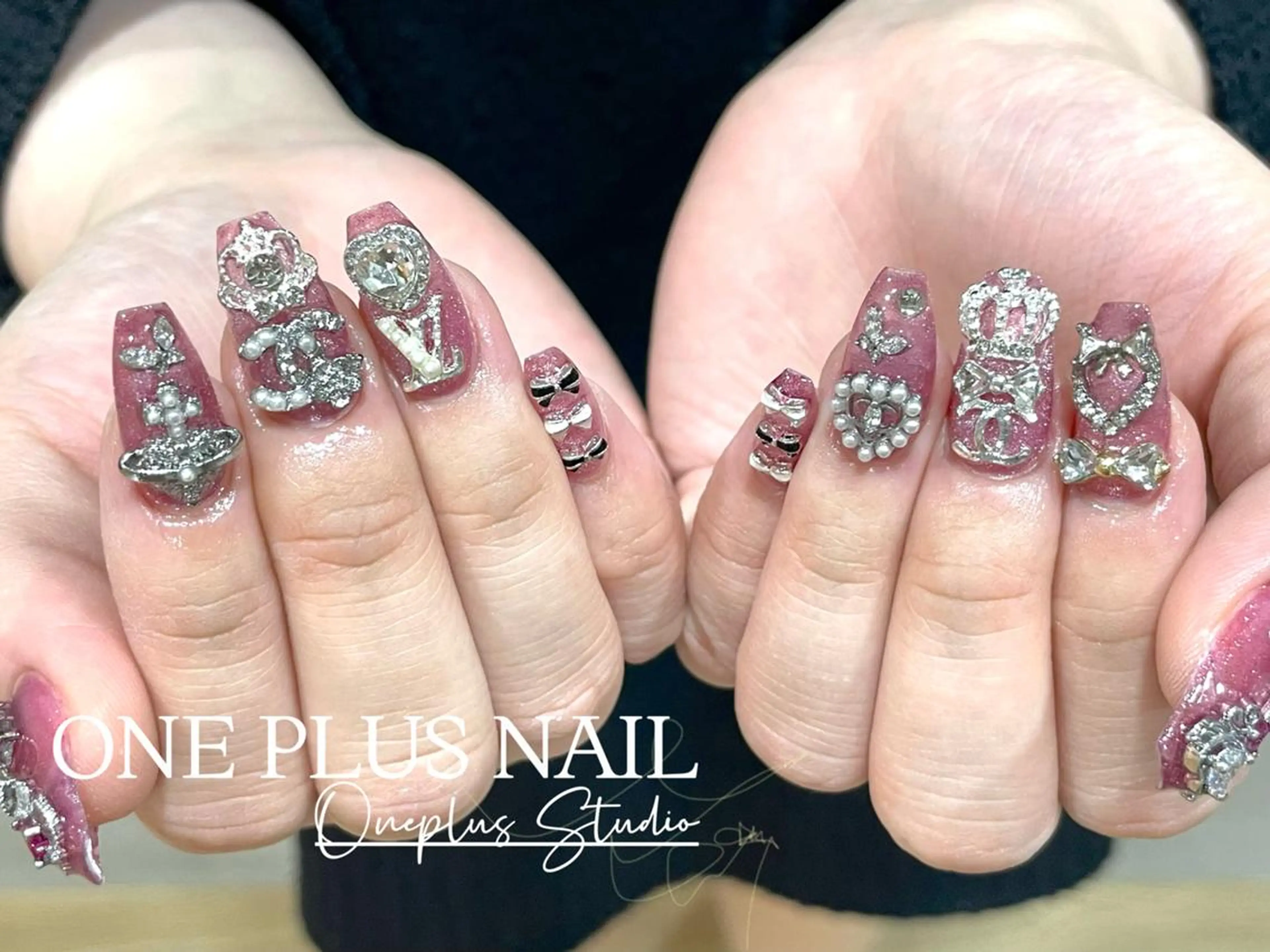 ネイル アートネイル オーロラネイル ガーリー キラキラネイル 韓国ネイル One plus StudioNailのネイルデザイン