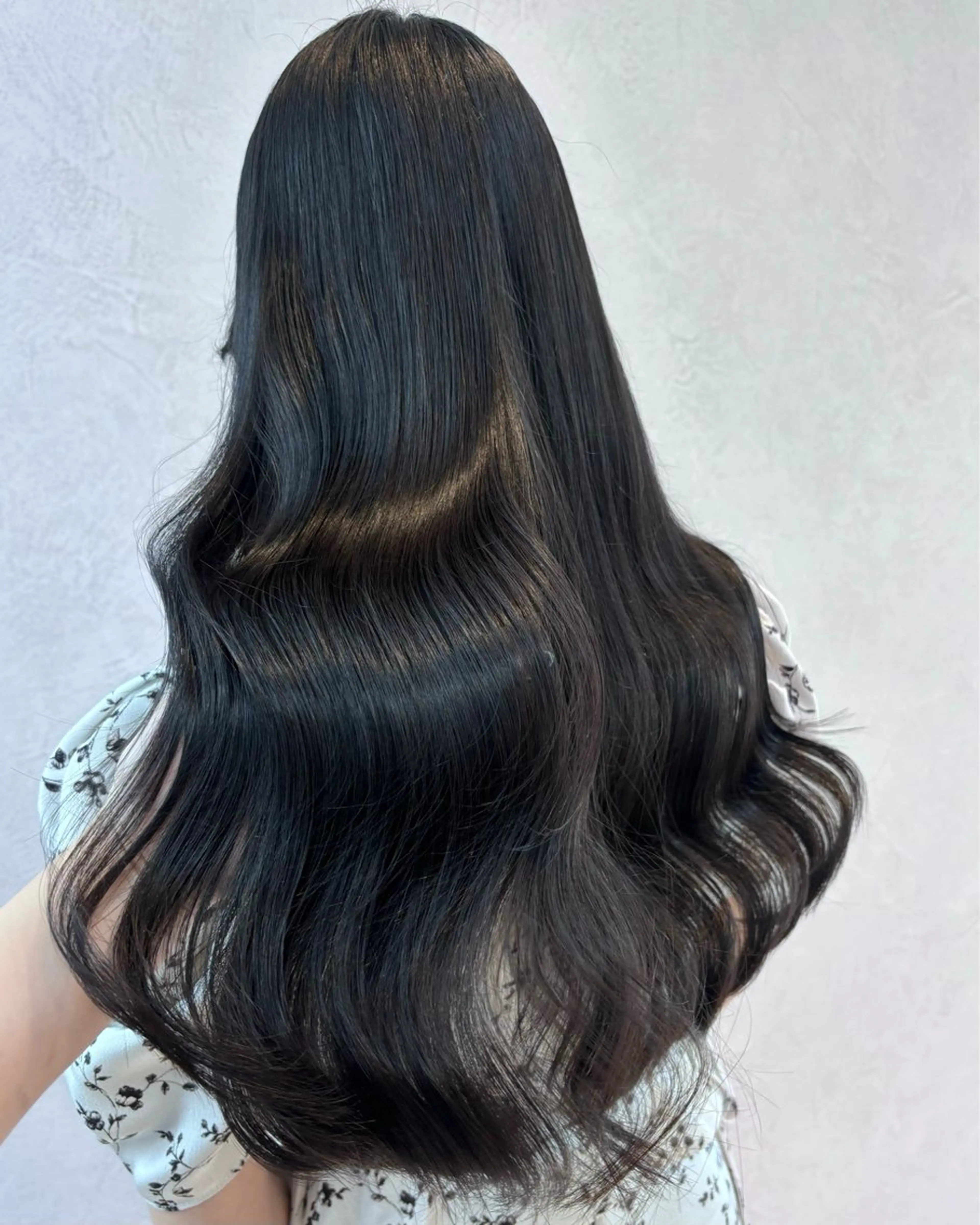 ロング カラー ヘアアレンジ 黒髪 ブリーチ ブルーカラー ブルーブラック 透明感カラー ️🫧中島遼香🫧 Ess🪽髪質改善のヘアスタイル