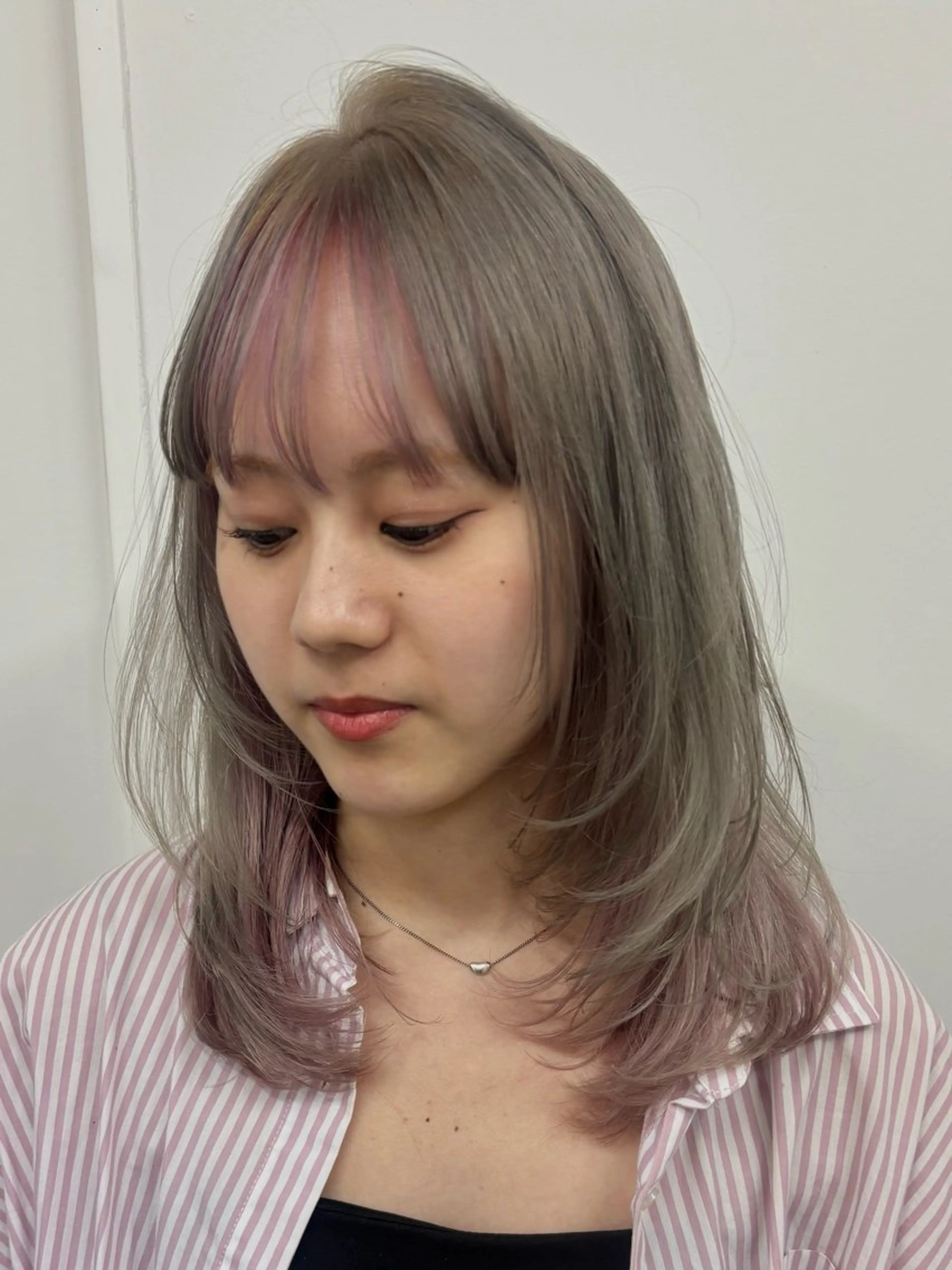 初回50%off！透明感ハイトーンカラー🍇(肩下)の写真