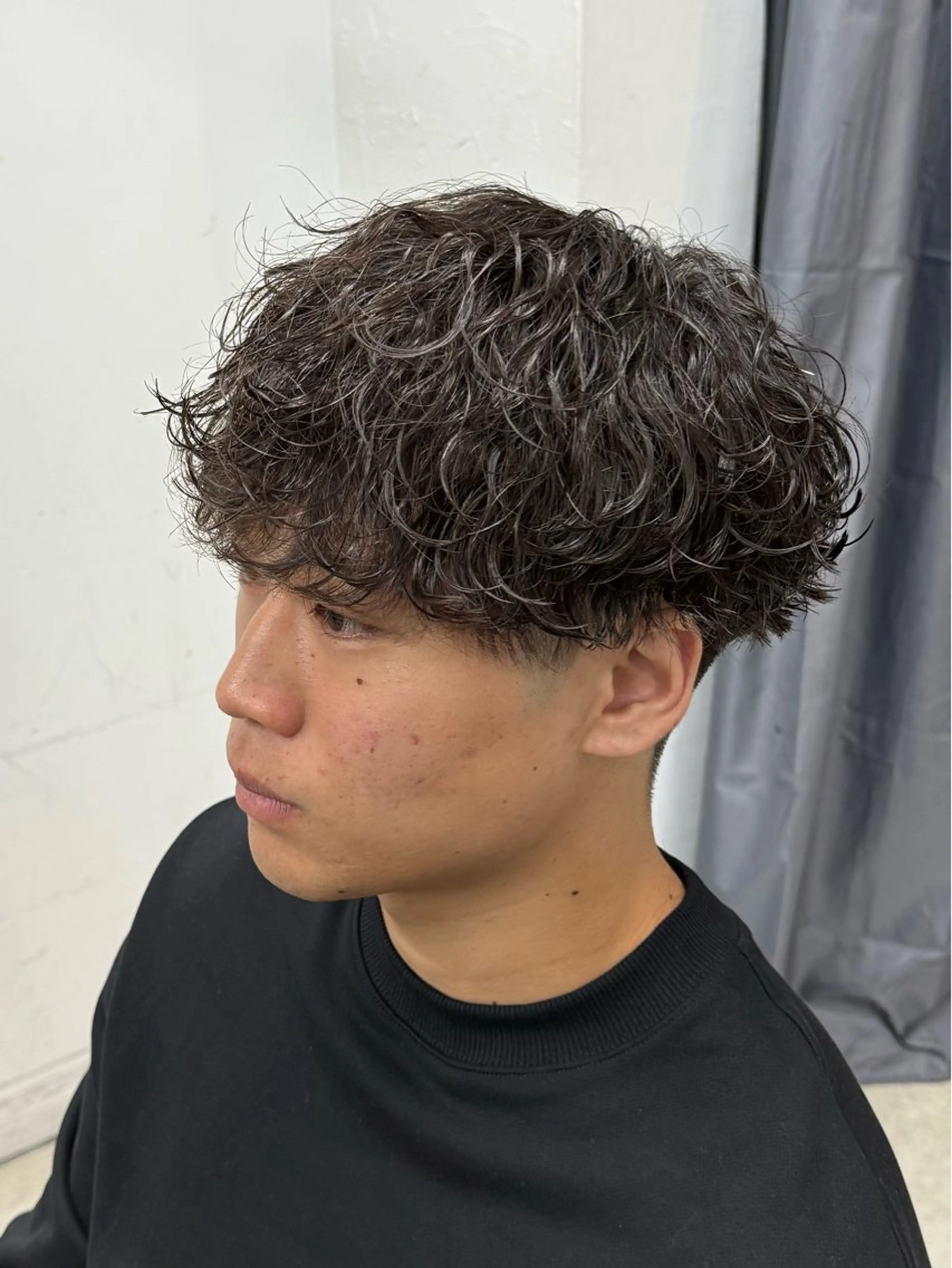 カラー パーマ メンズ メンズパーマ 波巻きパーマ スパイラルパーマ sunc所属・ハイトーン/ブリーチ /ダブルカラーのヘアスタイル