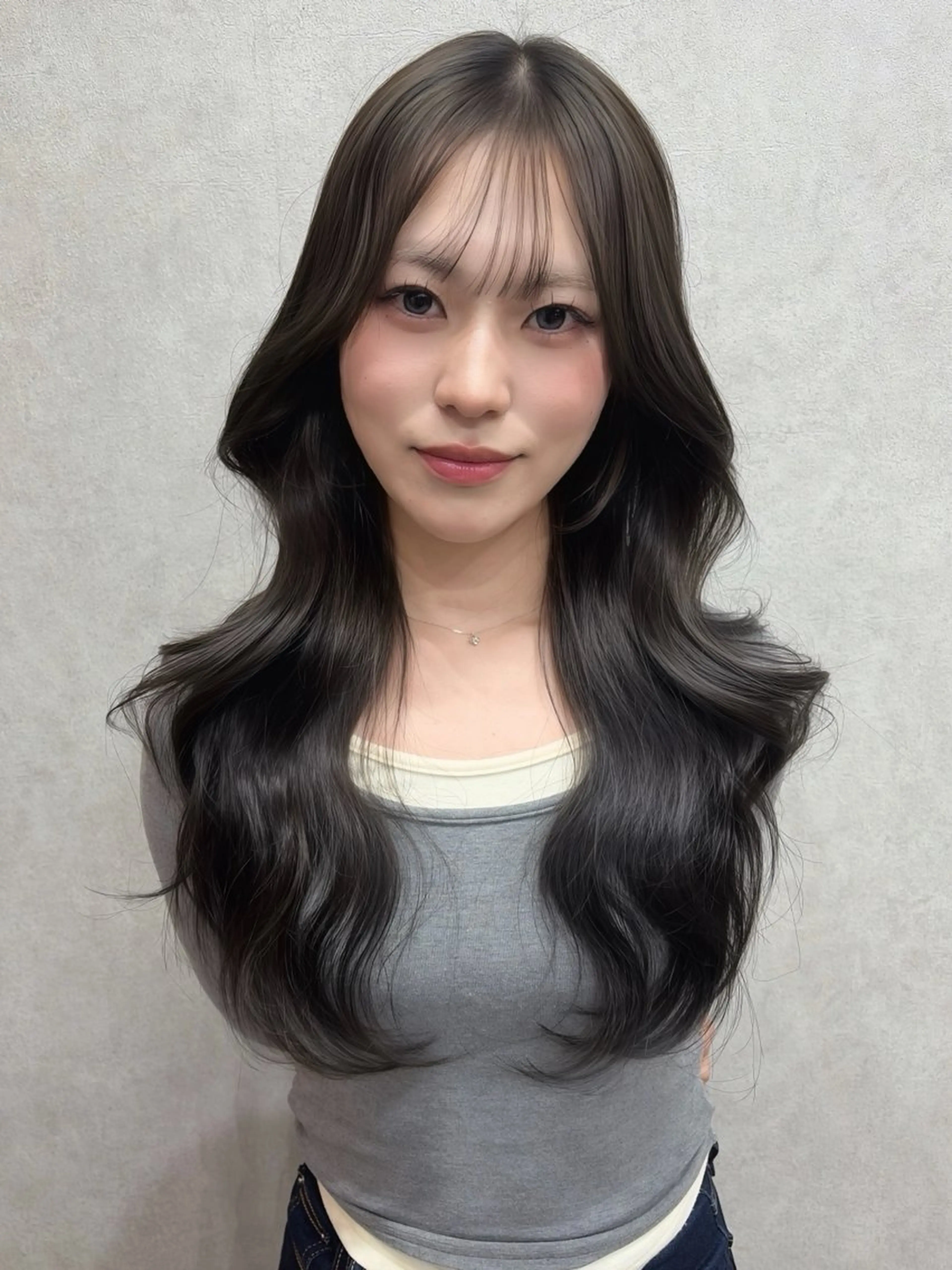 ロング ヘアカラー maya レイヤーカットのヘアスタイル