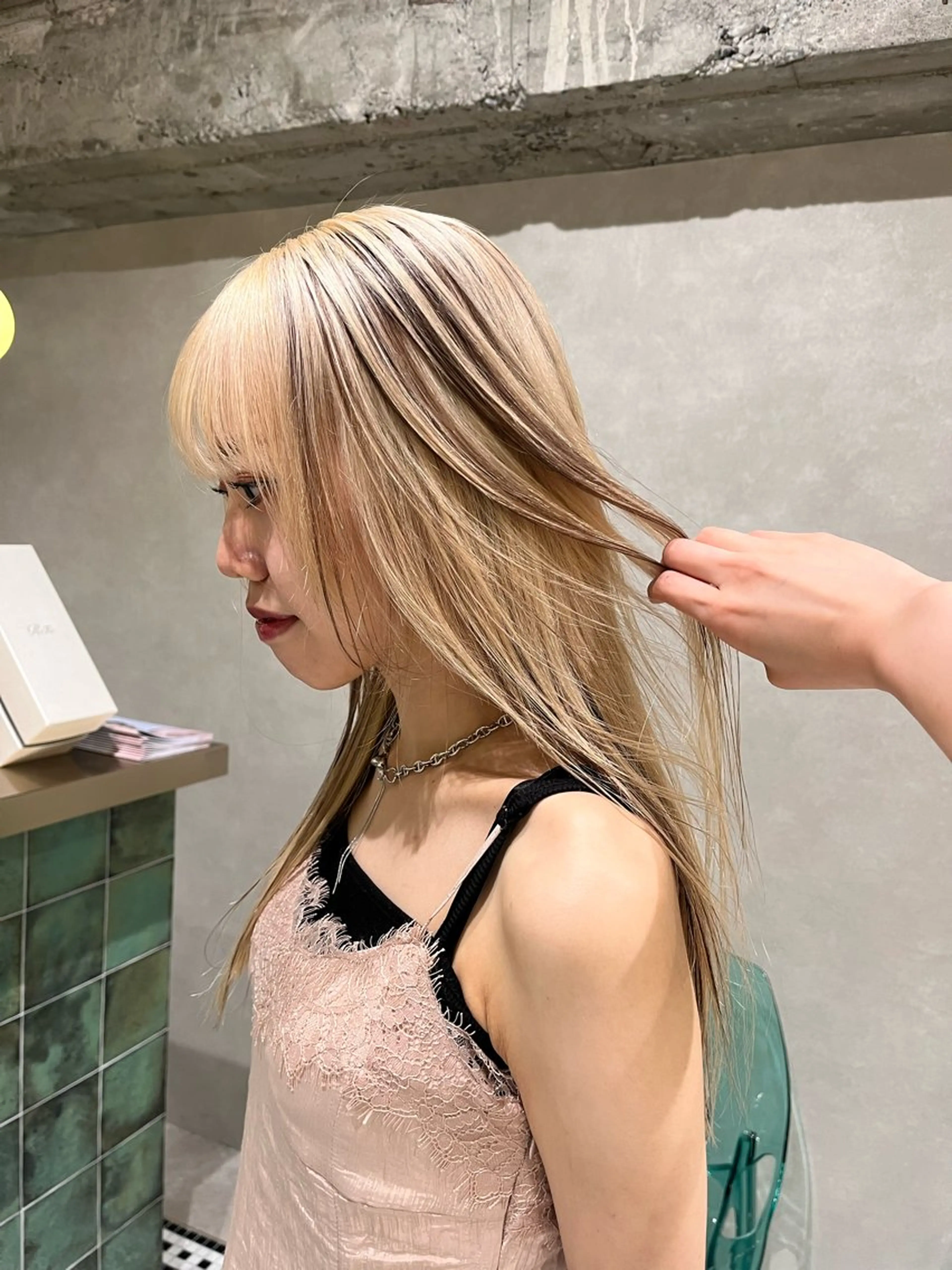 ロング カラー ヘアカラー トリートメント 海外girl🤎 透明感ベージュmaoのヘアスタイル